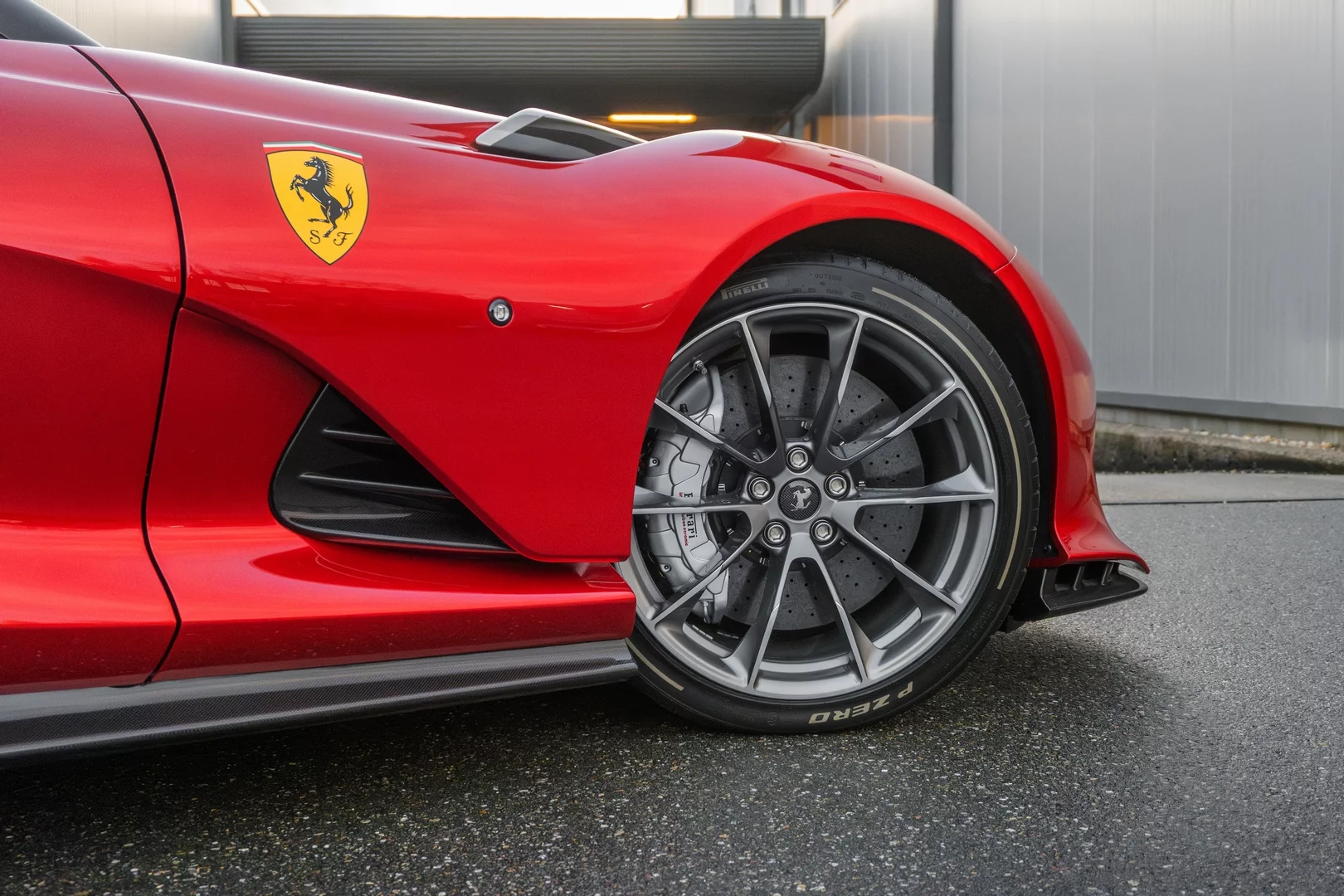 Rosso Magma Ferrari 812