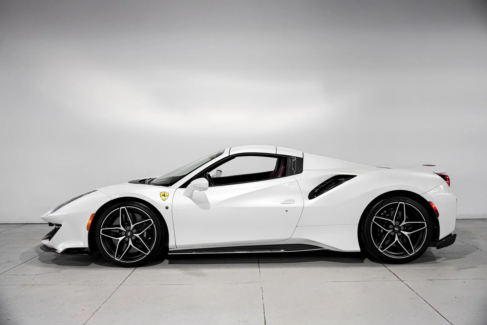 Bianco Sanae Ferrari 488