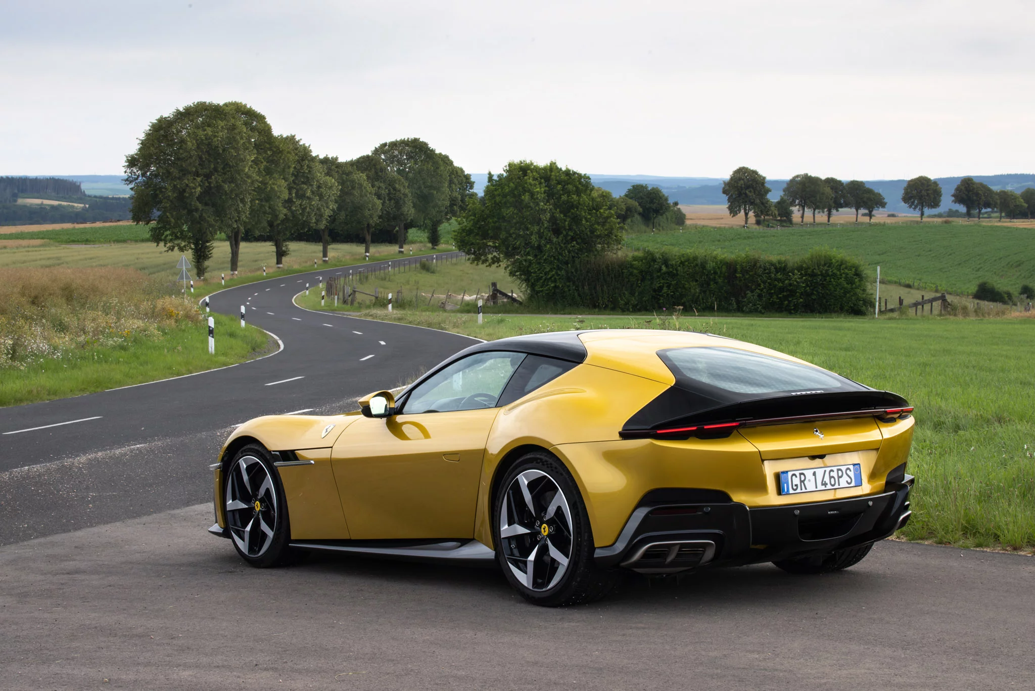 Giallo Montecarlo Ferrari 12Cilindri