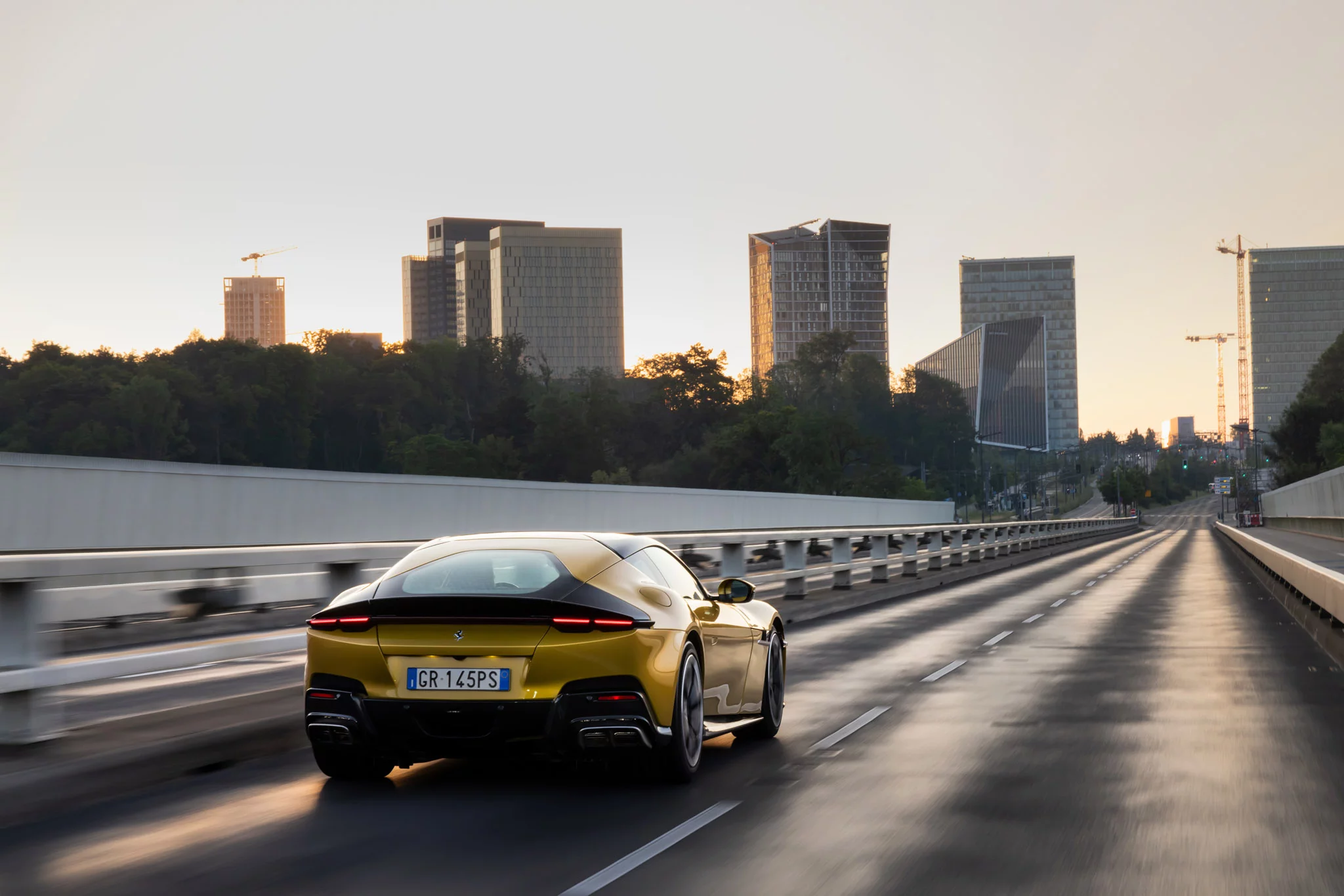 Giallo Montecarlo Ferrari 12Cilindri