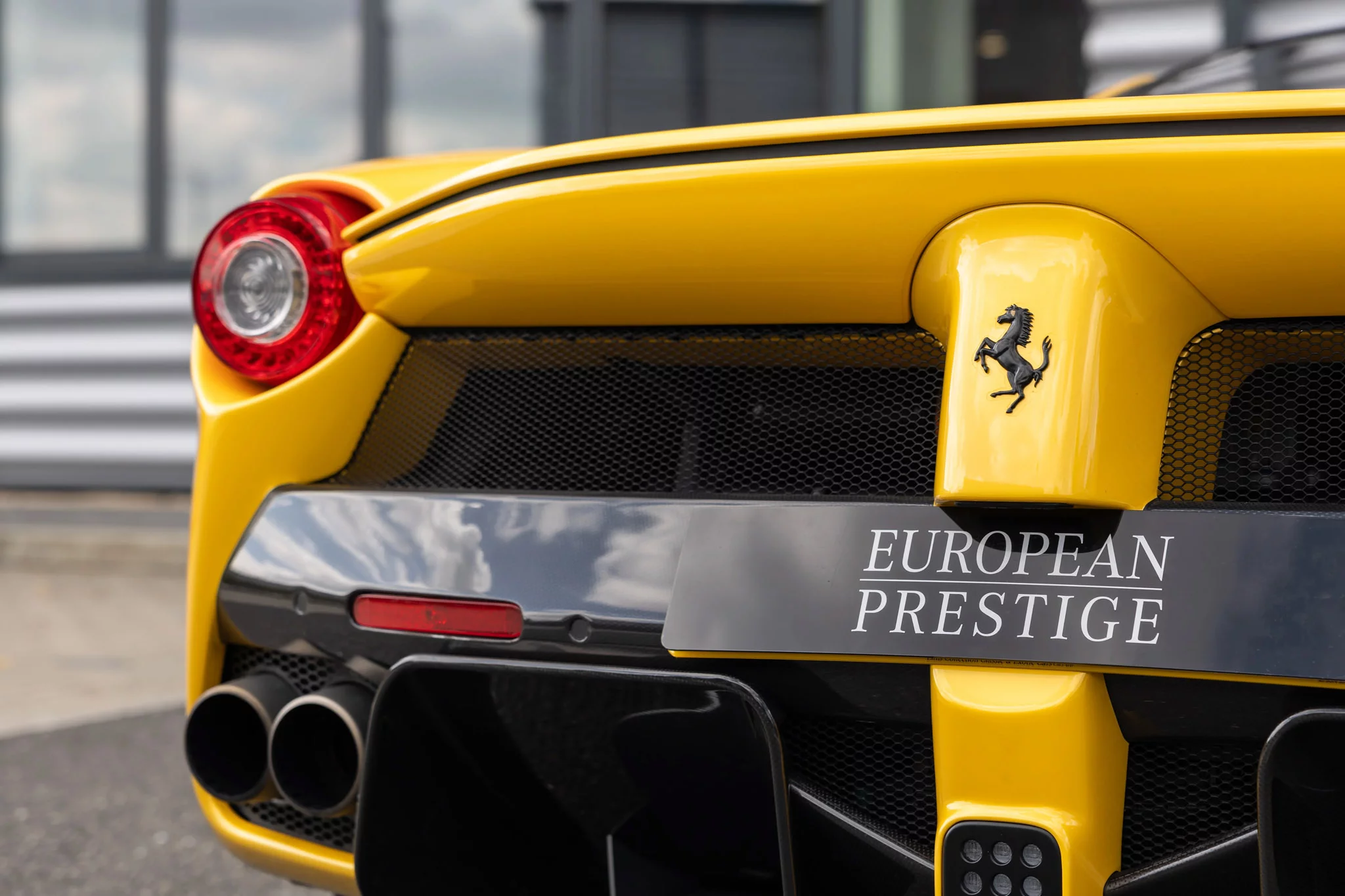 Giallo Triplo Strato Ferrari LaFerrari