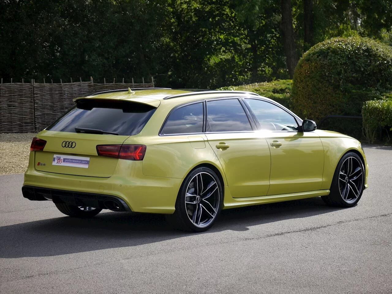 Peridot Metallic Audi RS6 Avant