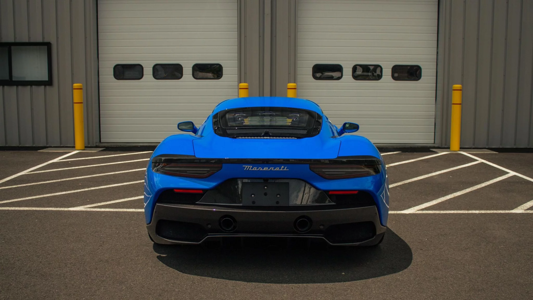 Blu Infinito Maserati MC20