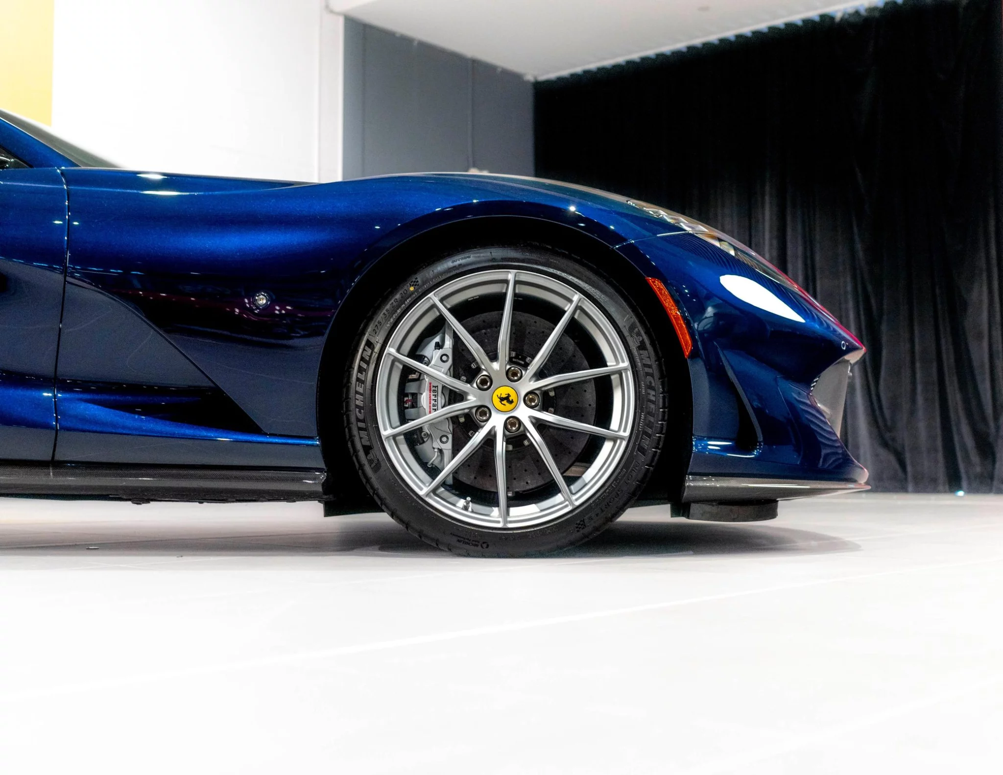 Blu Montreal Ferrari 812