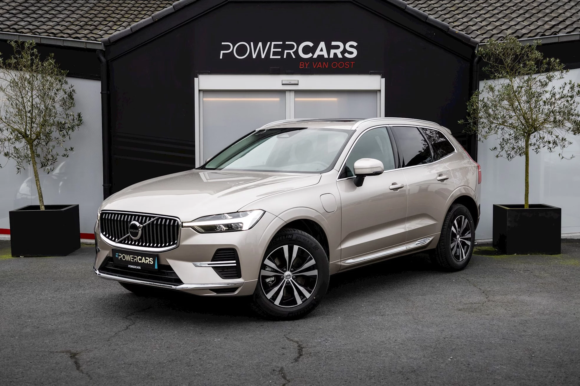 Bright Dusk Volvo XC60