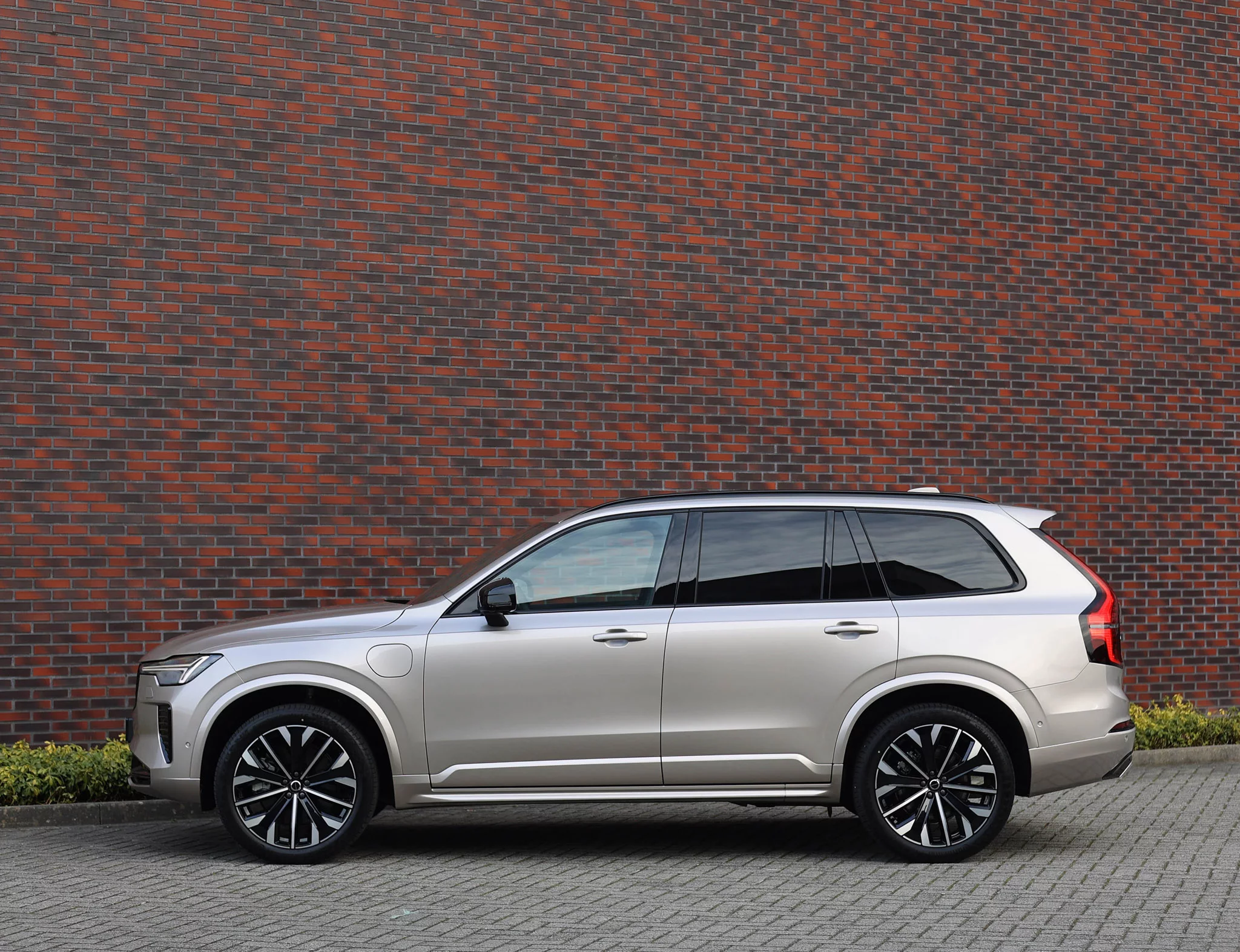 Bright Dusk Volvo XC90
