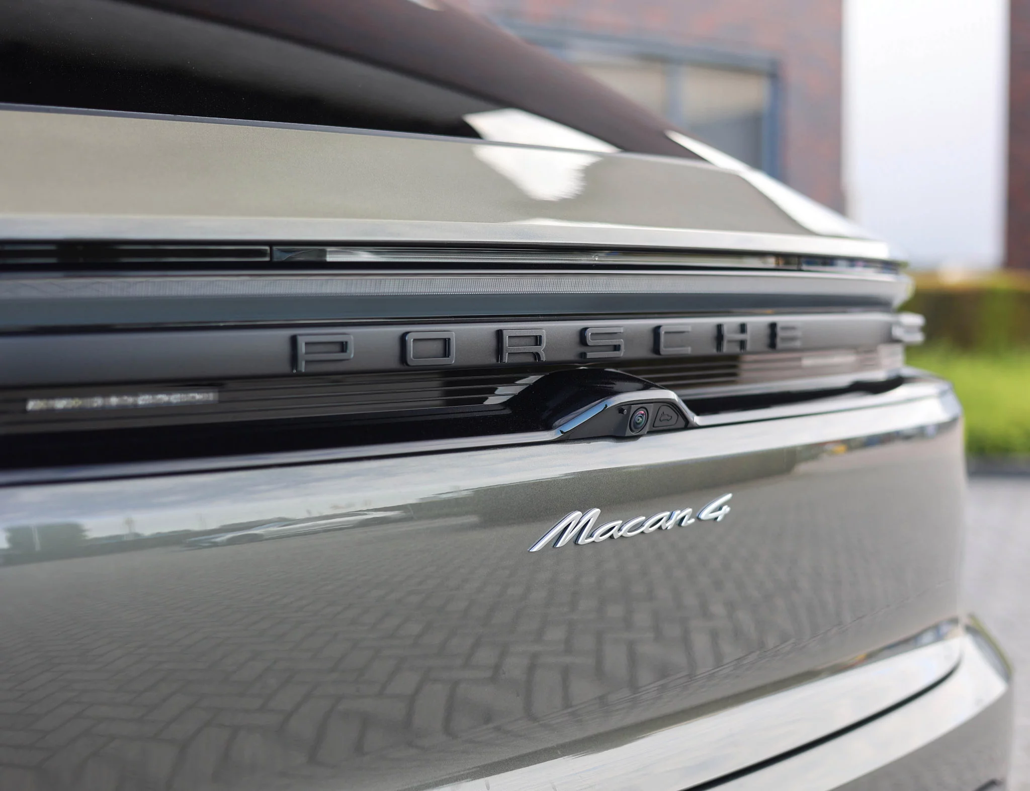 Aventurine Green Metallic Porsche Macan Electric
