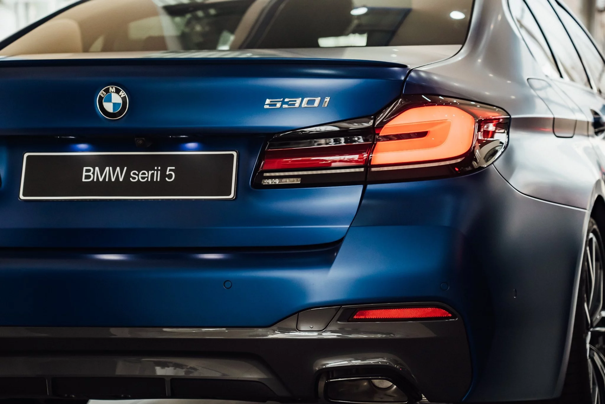 Frozen Marina Bay Blue BMW 5 Series
