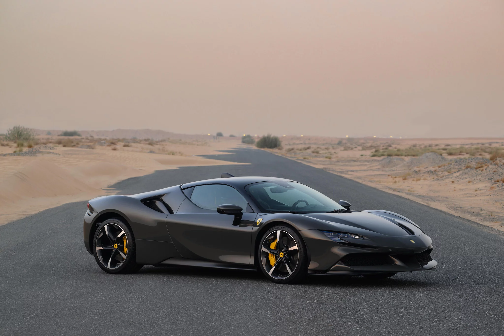 Grigio Scuro Ferrari SF90
