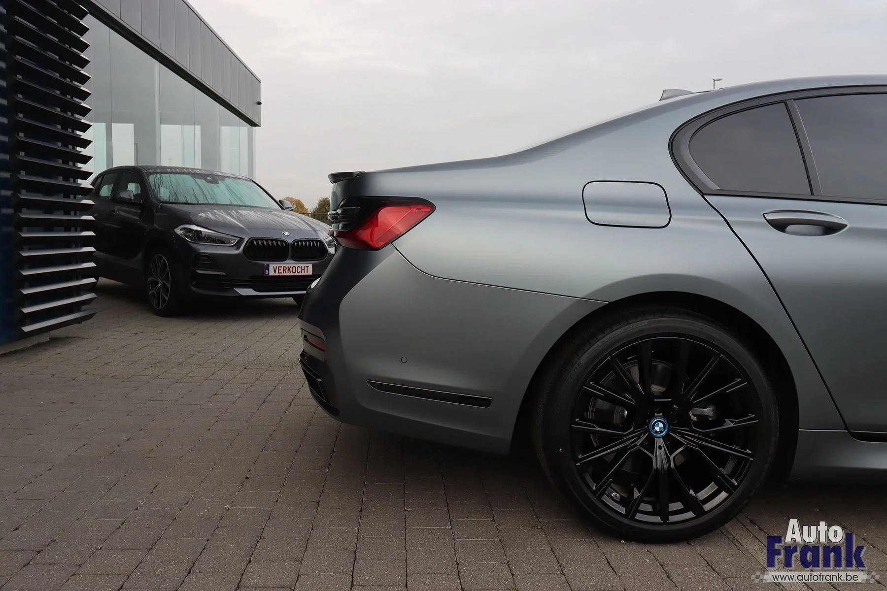 Frozen Bluestone BMW 7 Series