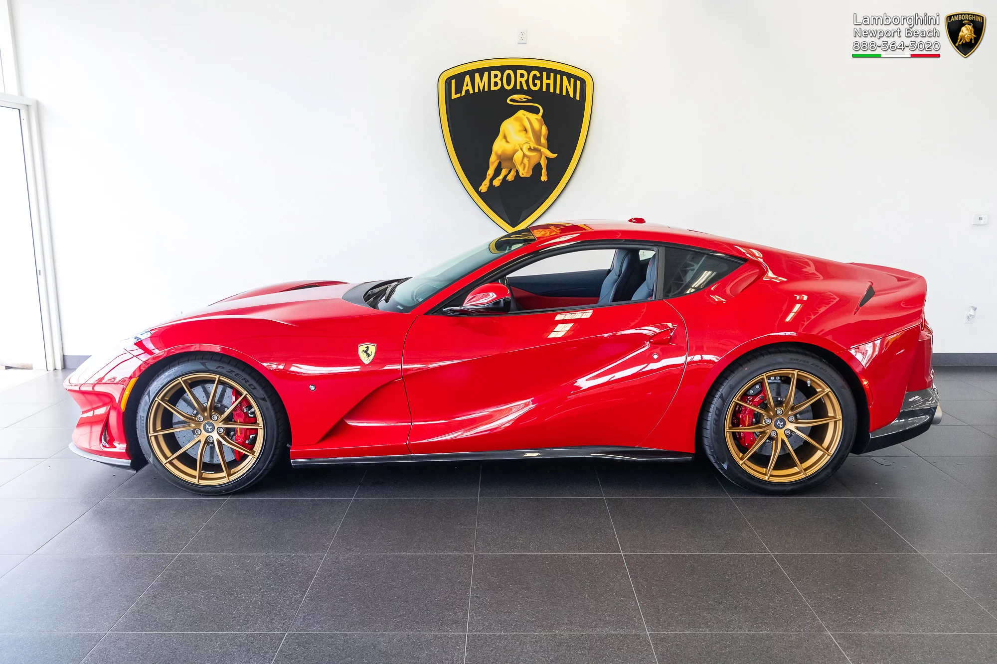 Rosso 70 Anni Ferrari 812