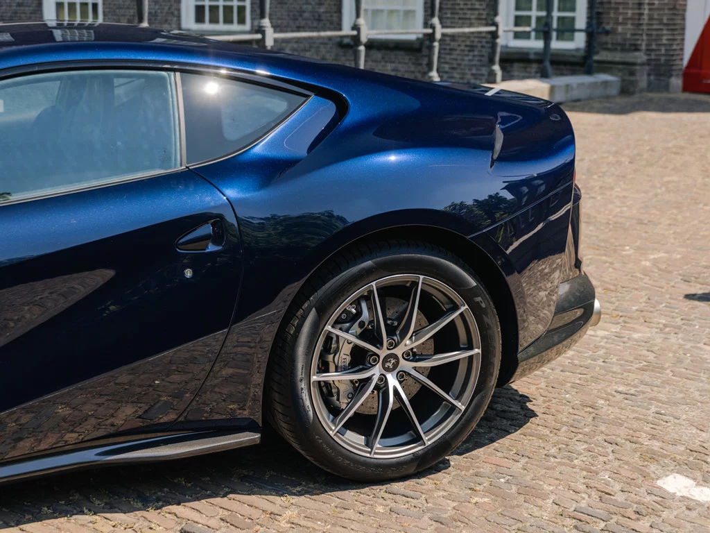 Blu Micalizzato Ferrari 812