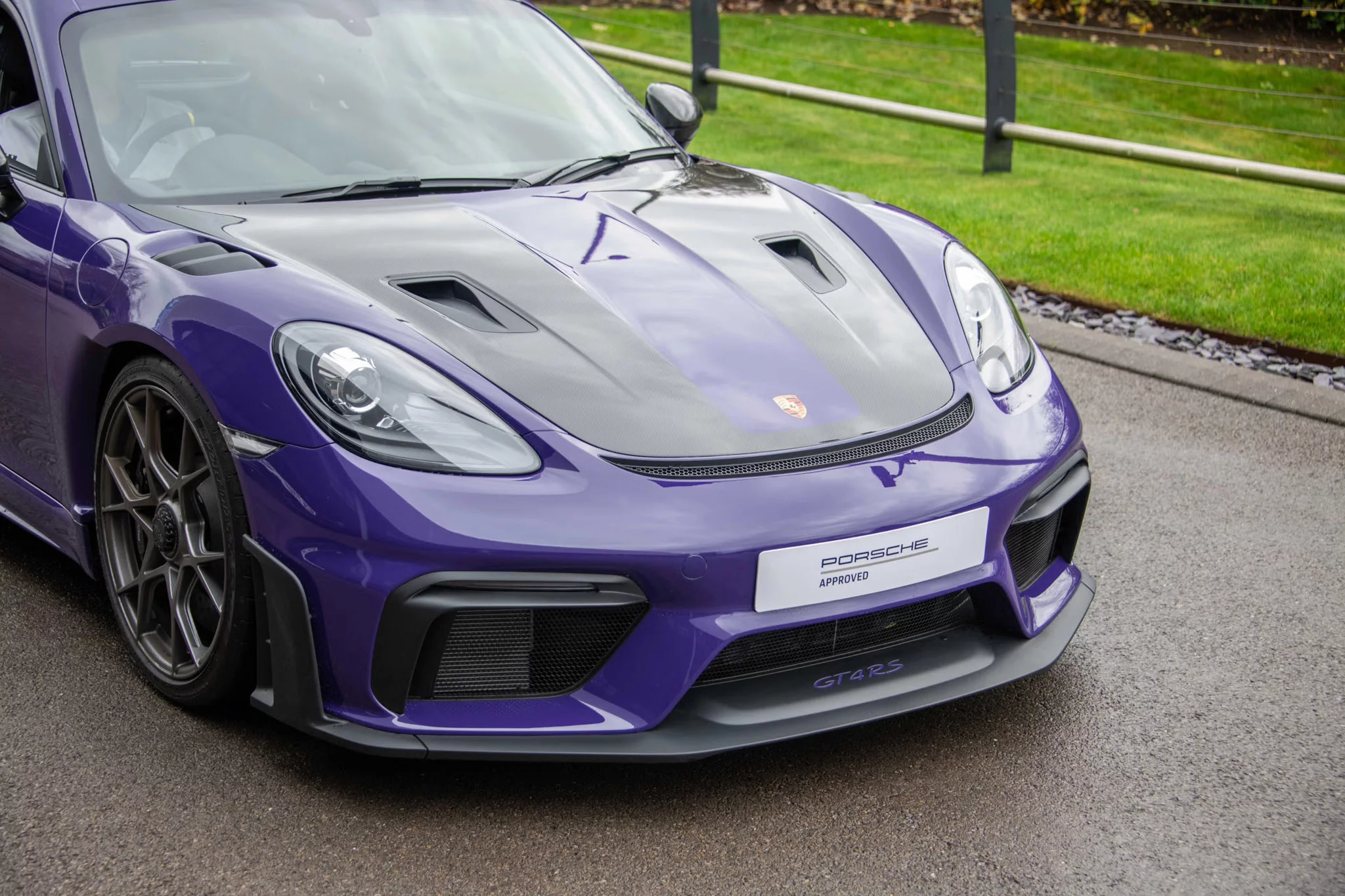 Ultraviolet Porsche 718 Cayman GT4 RS
