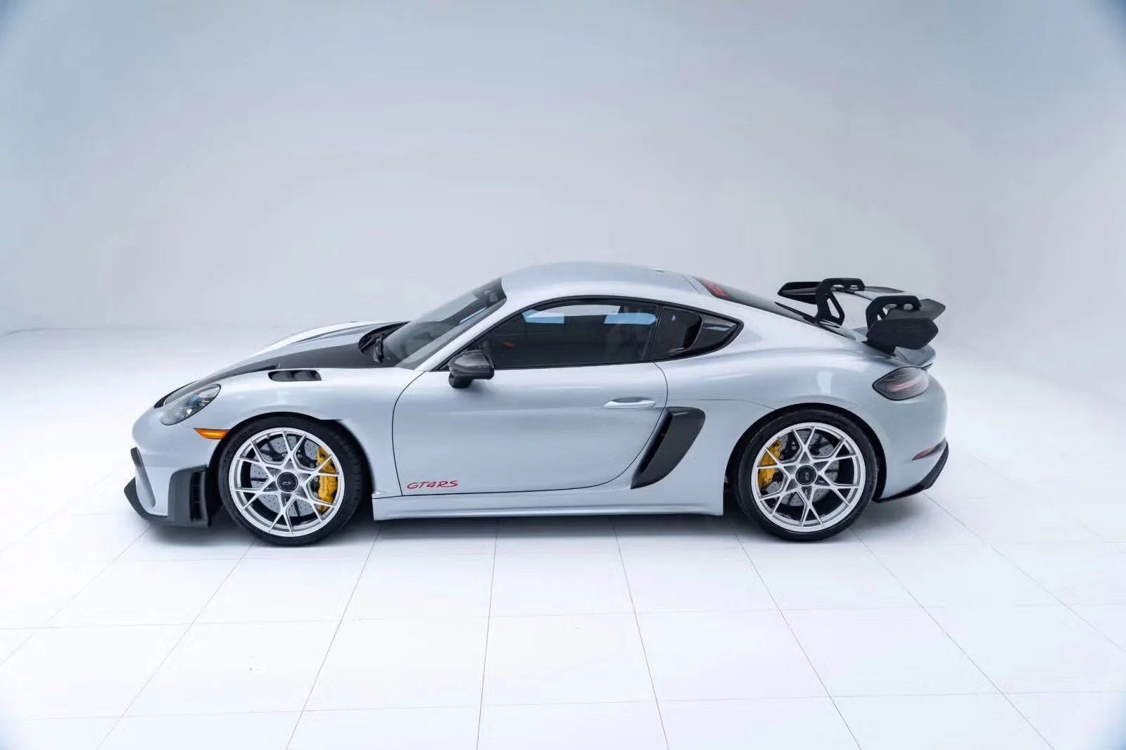 Dolomite Silver Metallic Porsche 718 Cayman GT4 RS