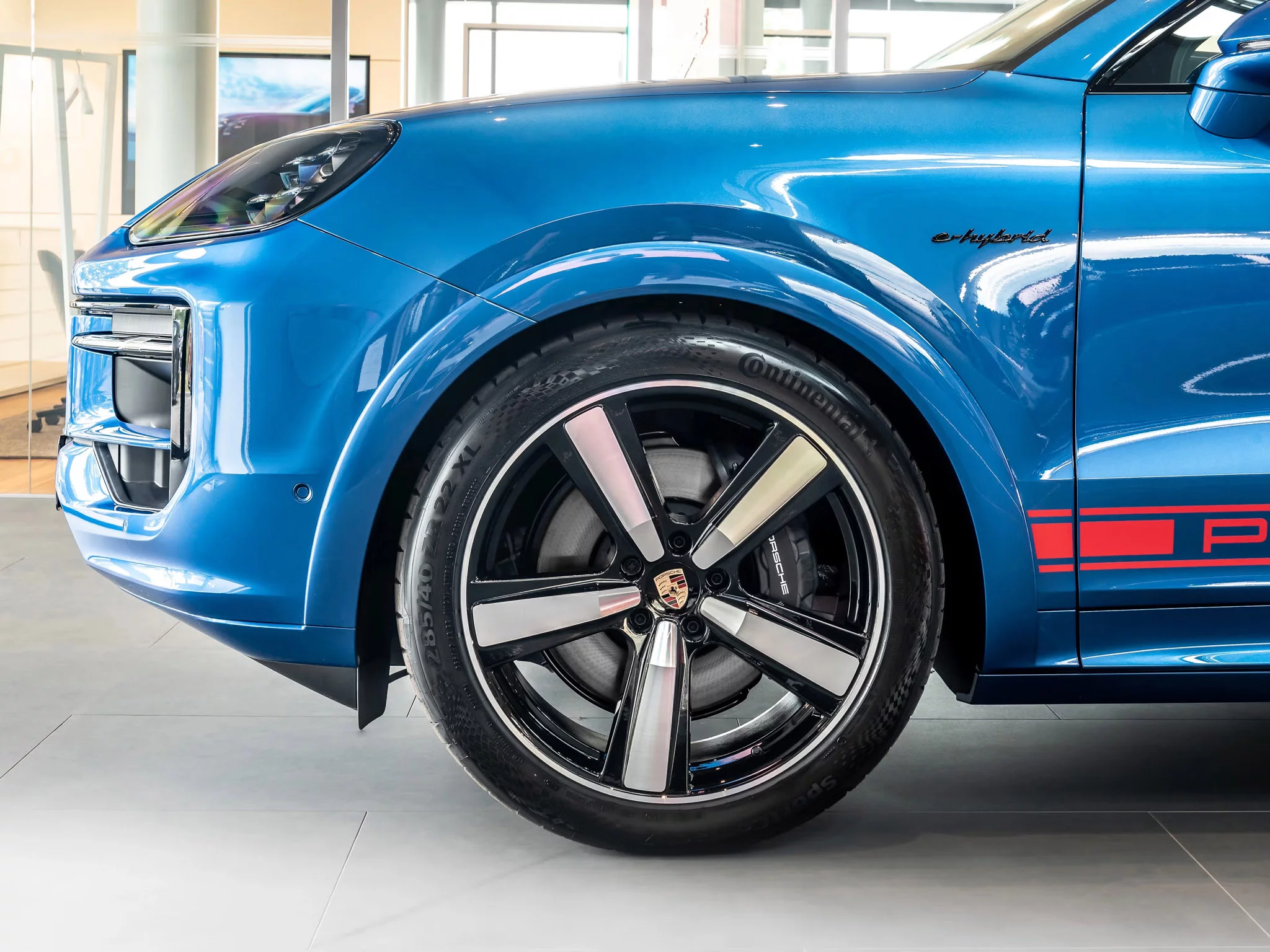 Sapphire Blue Metallic Porsche Cayenne