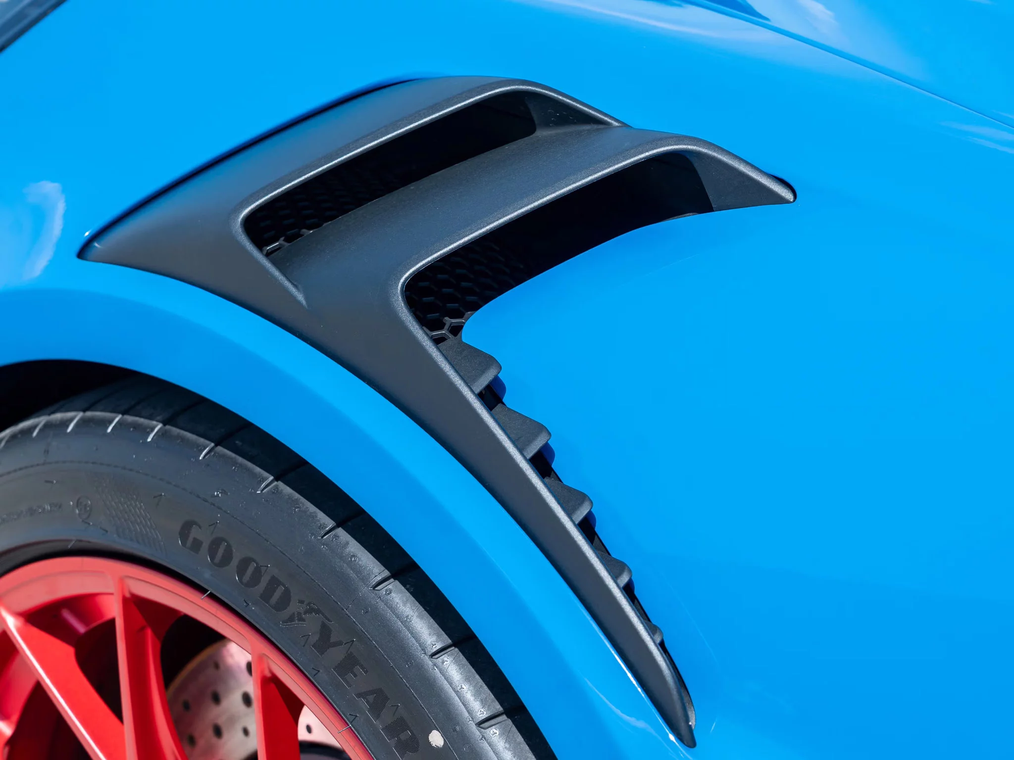 Arrow Blue Porsche 911 GT3 RS