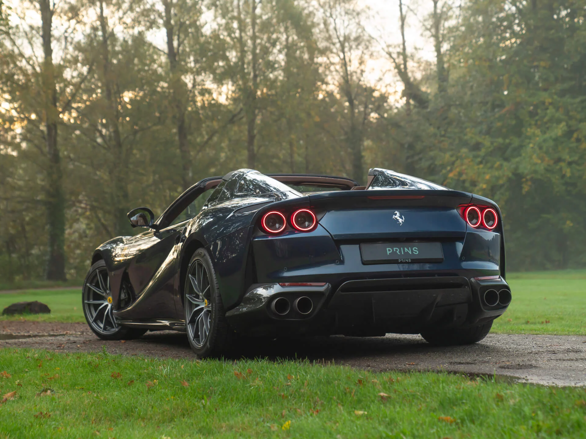 Blu Swaters Ferrari 812