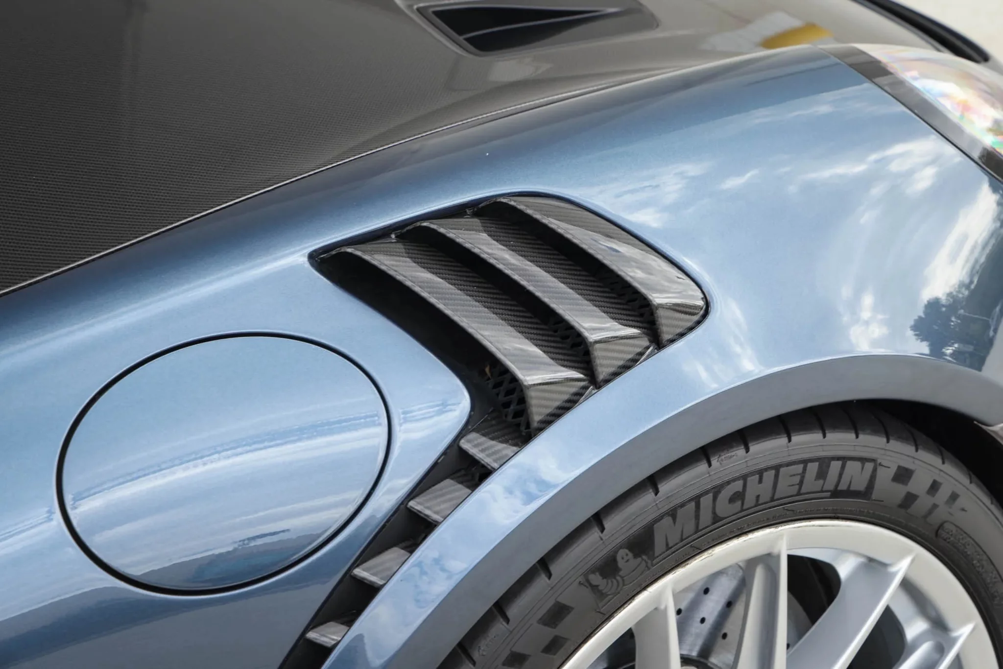 Yachting Blue Metallic Porsche 911 GT2 RS