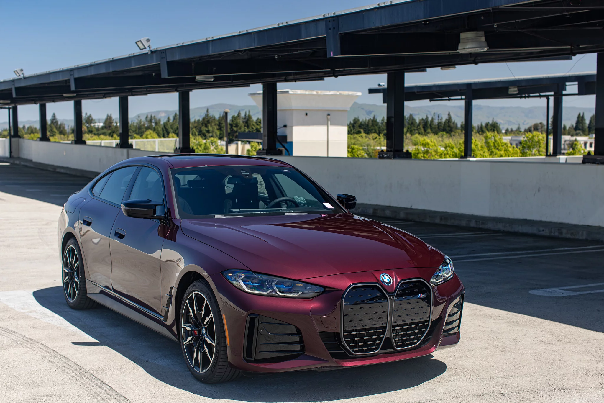 Barbera Red BMW i4