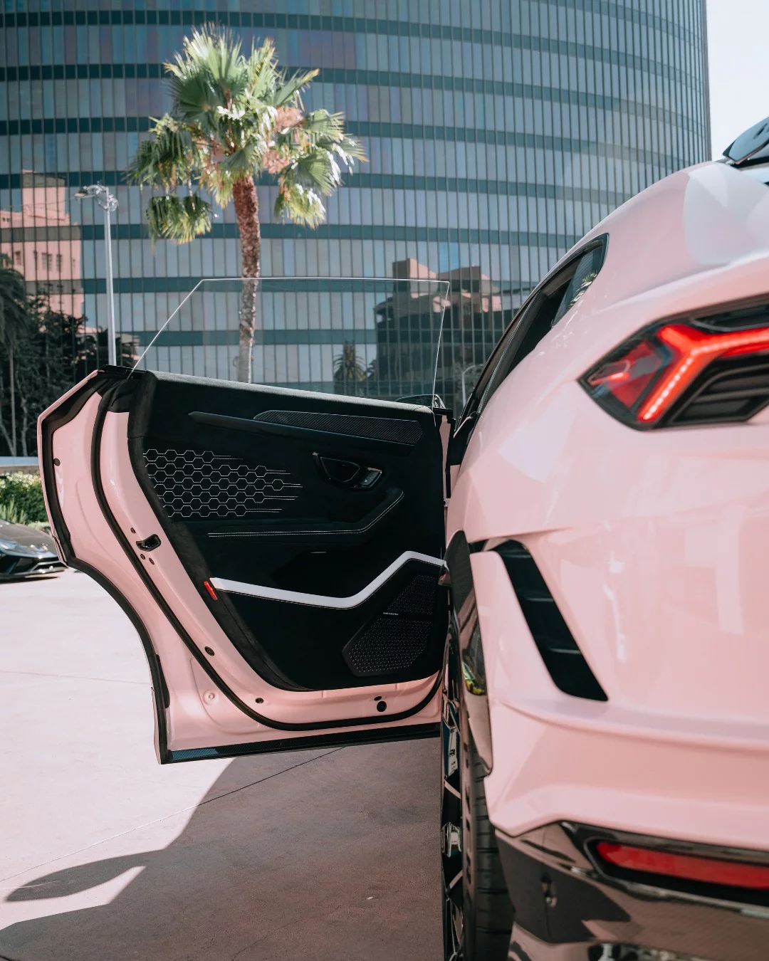 Rosa Clori Lamborghini Urus