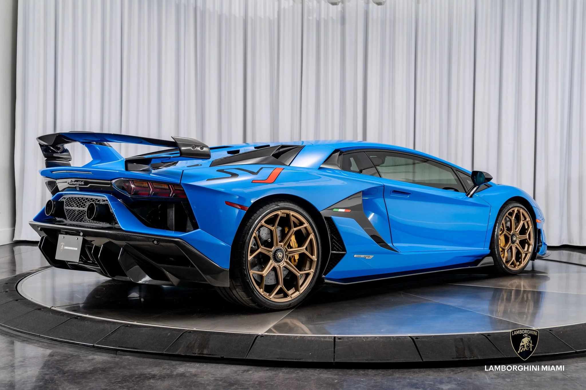 Blu Nila Lamborghini Aventador