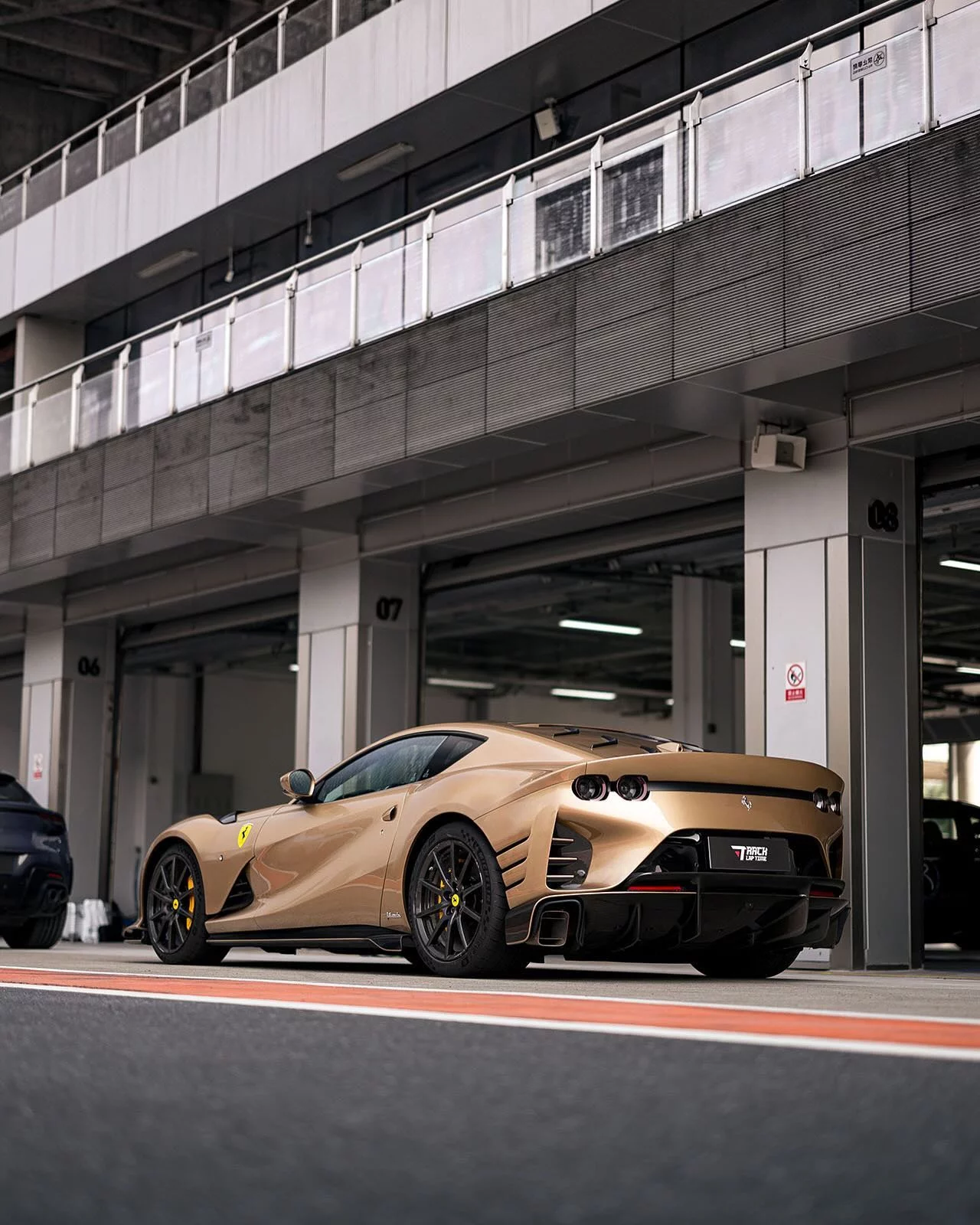 Oro Baviera Ferrari 812