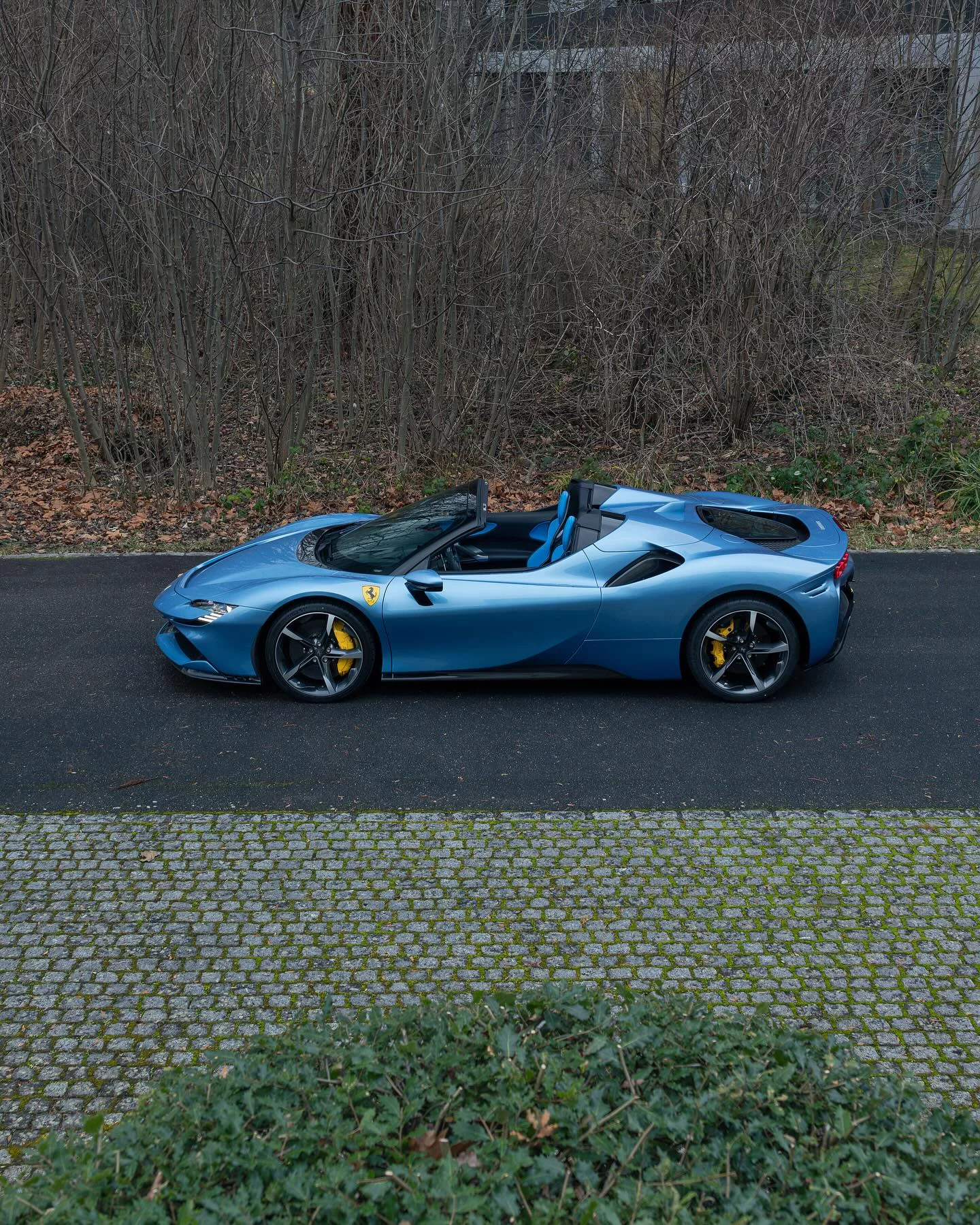Azzurro California Ferrari SF90