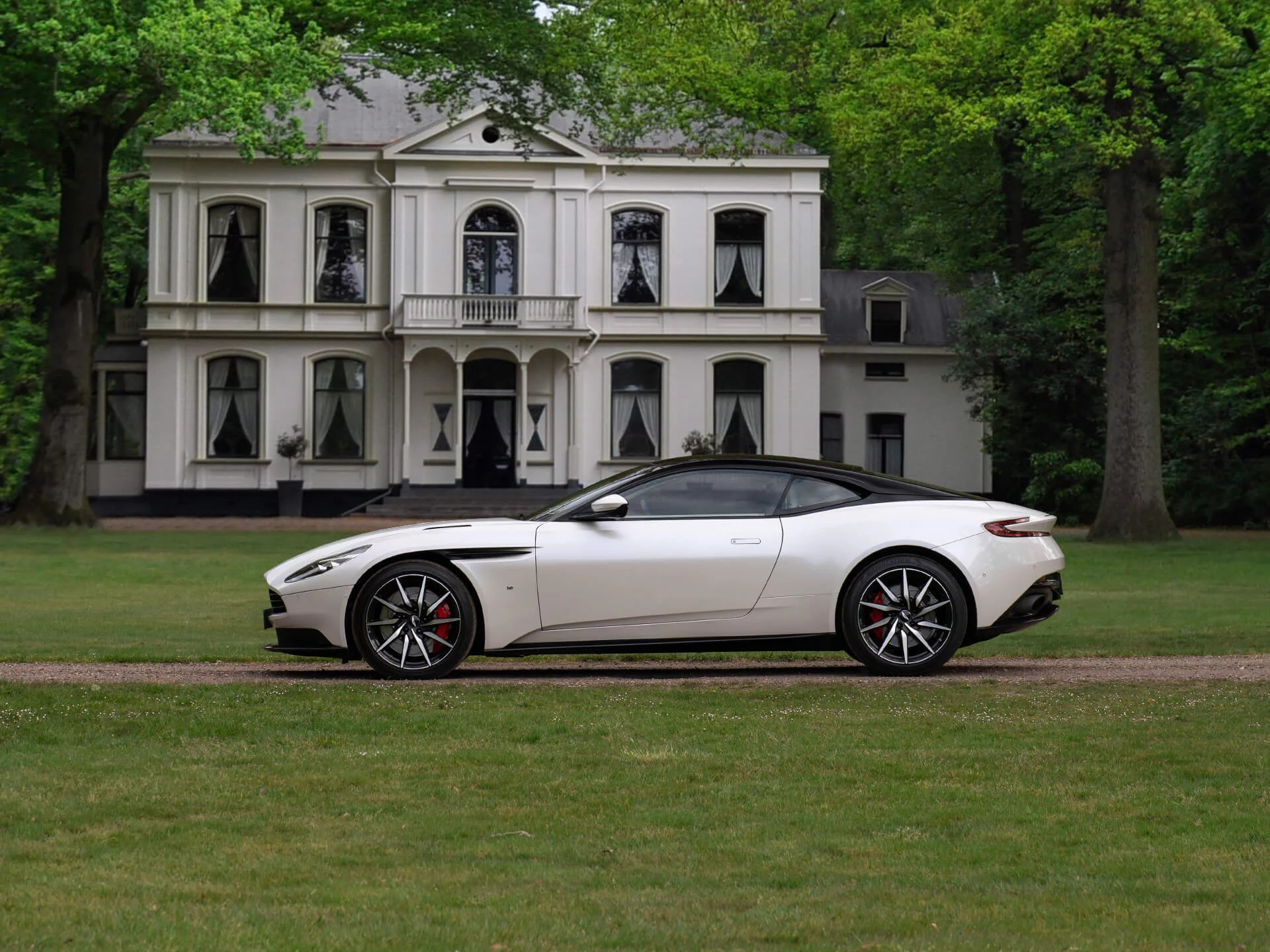 Morning Frost White Aston Martin DB11