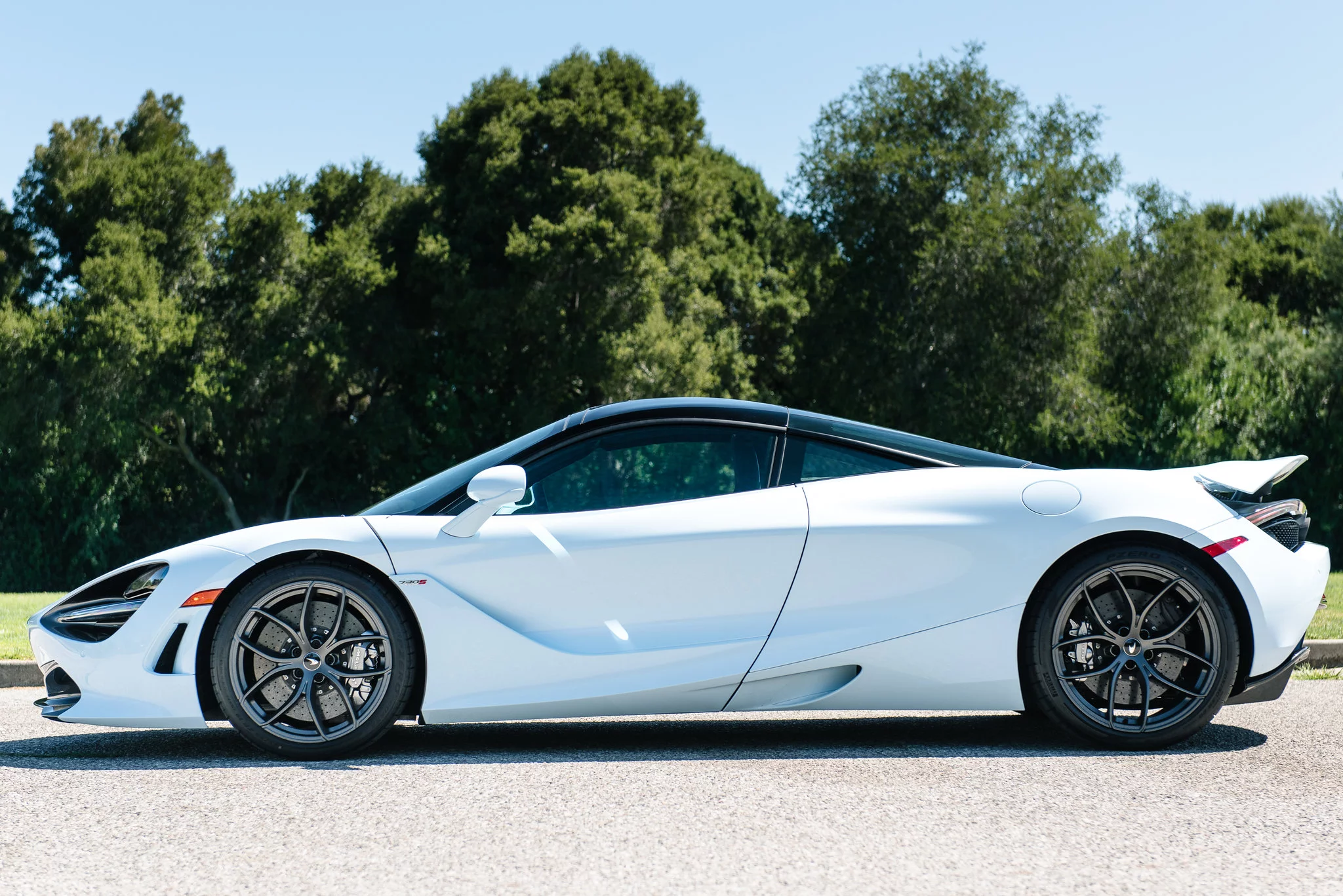 Muriwai White McLaren 720S