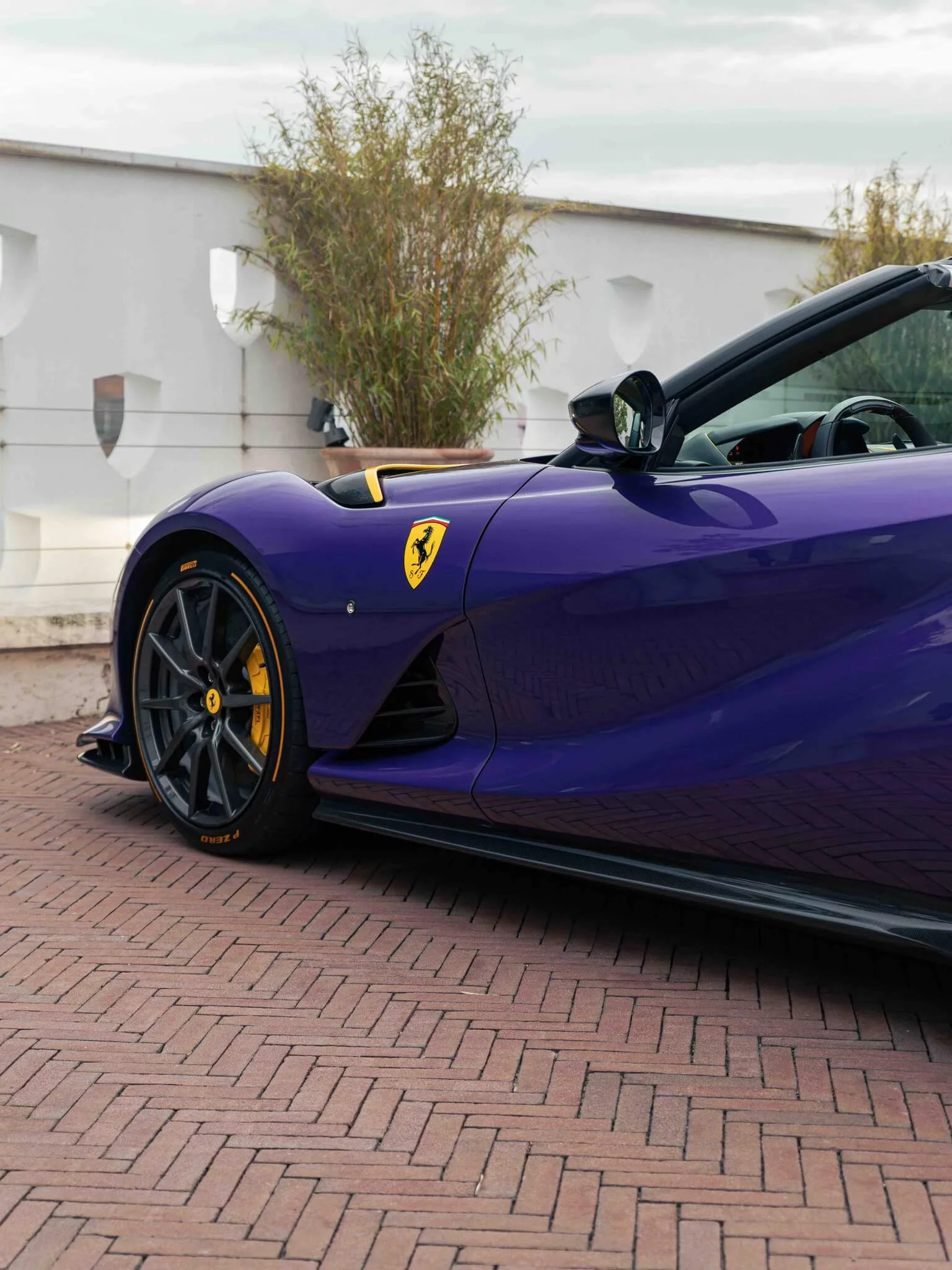 Violetto Dino Ferrari 812