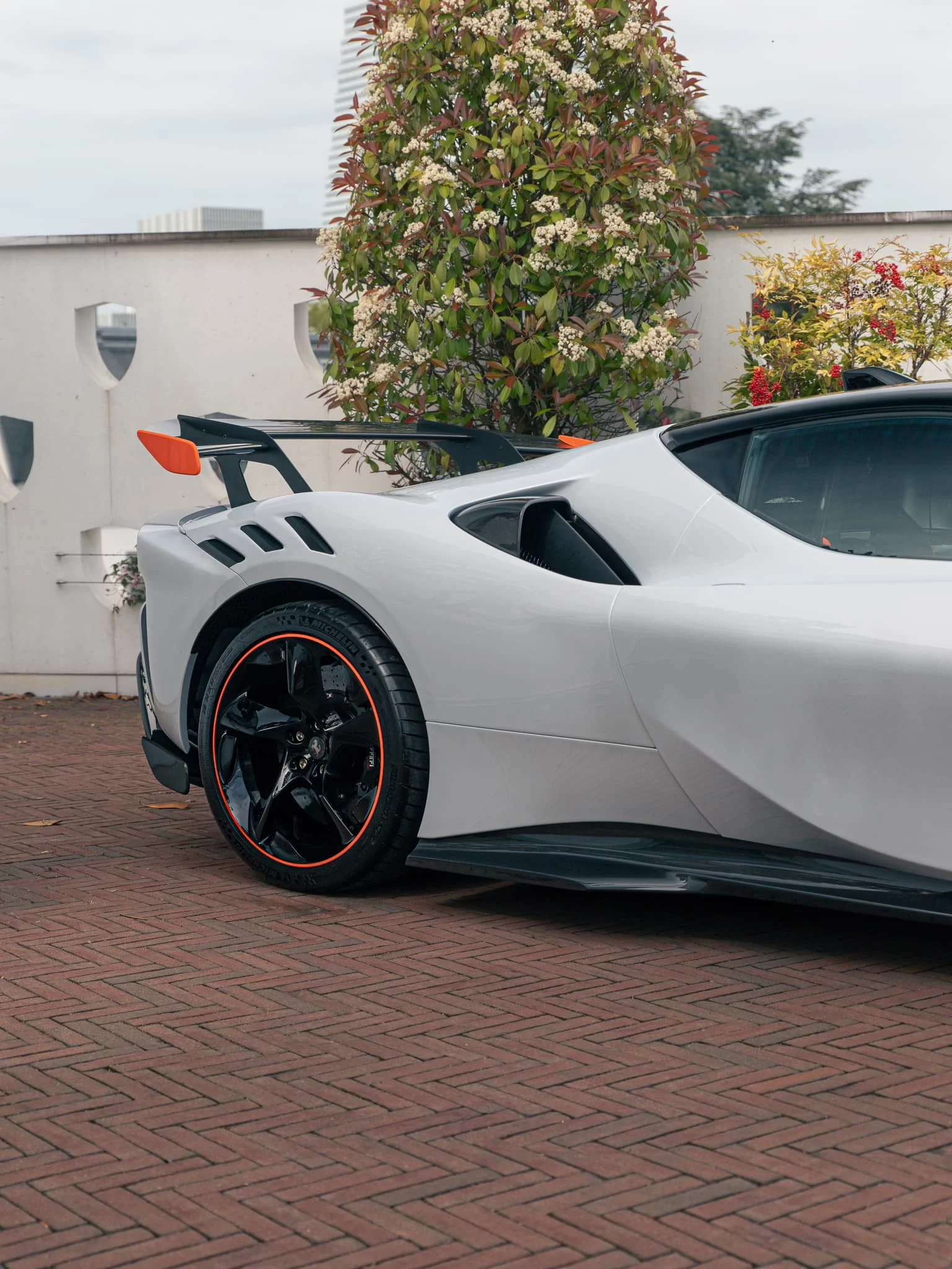 Bianco Artico Ferrari SF90