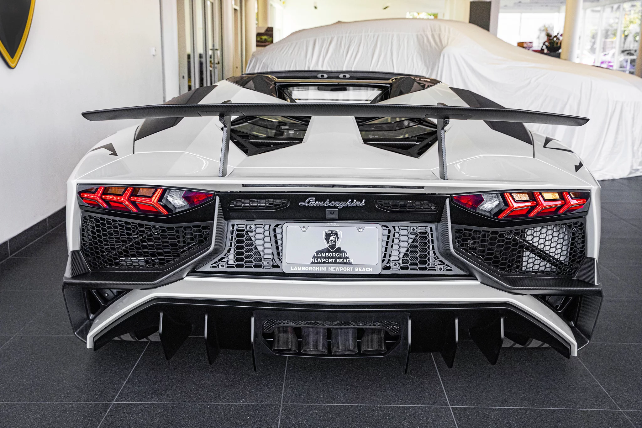 Balloon White Lamborghini Aventador