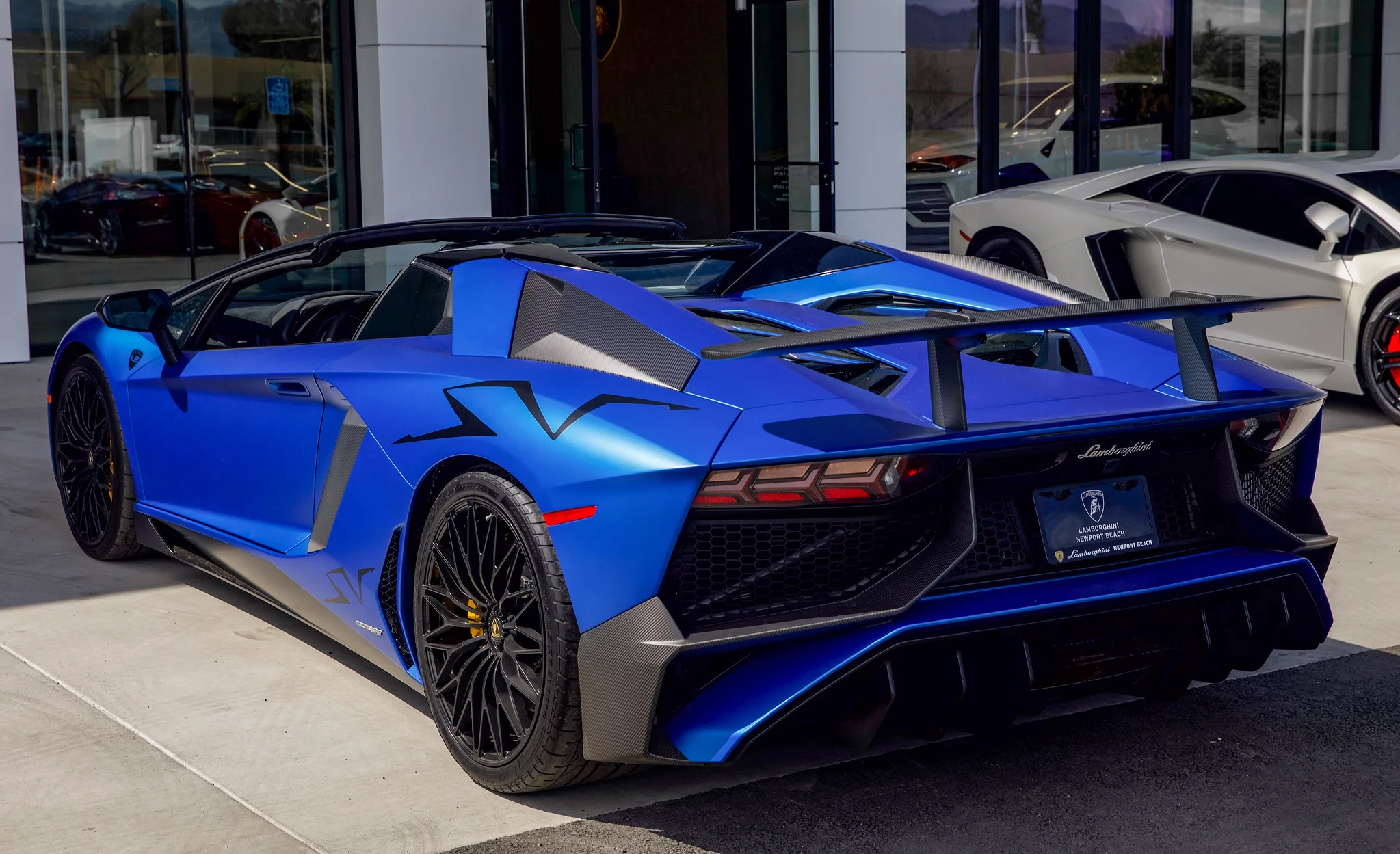 Blu Aegeus Lamborghini Aventador
