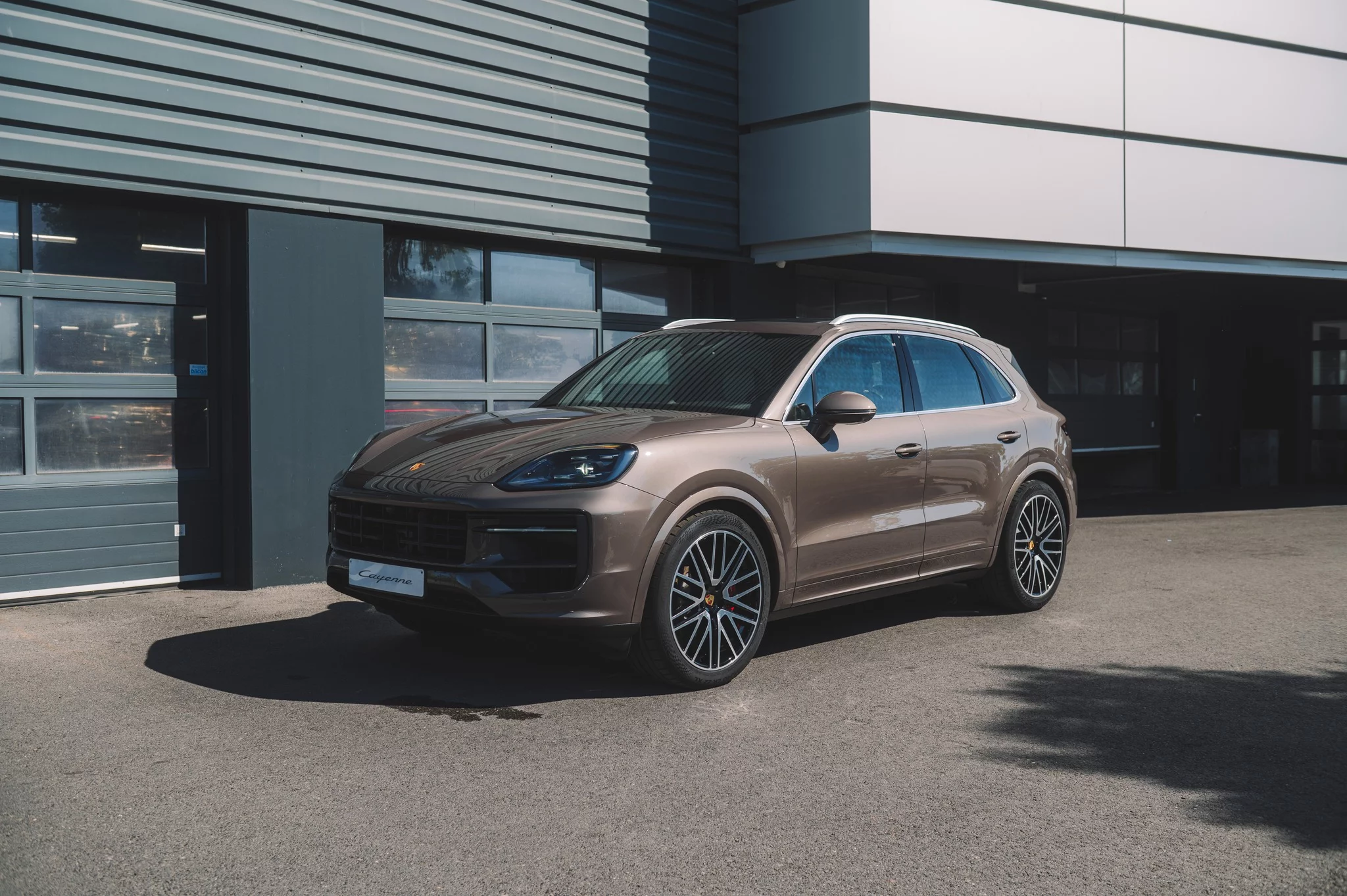 Soho Brown Porsche Cayenne
