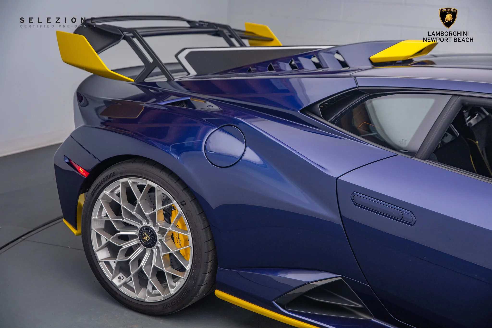 Blu Astraeus Lamborghini Huracán