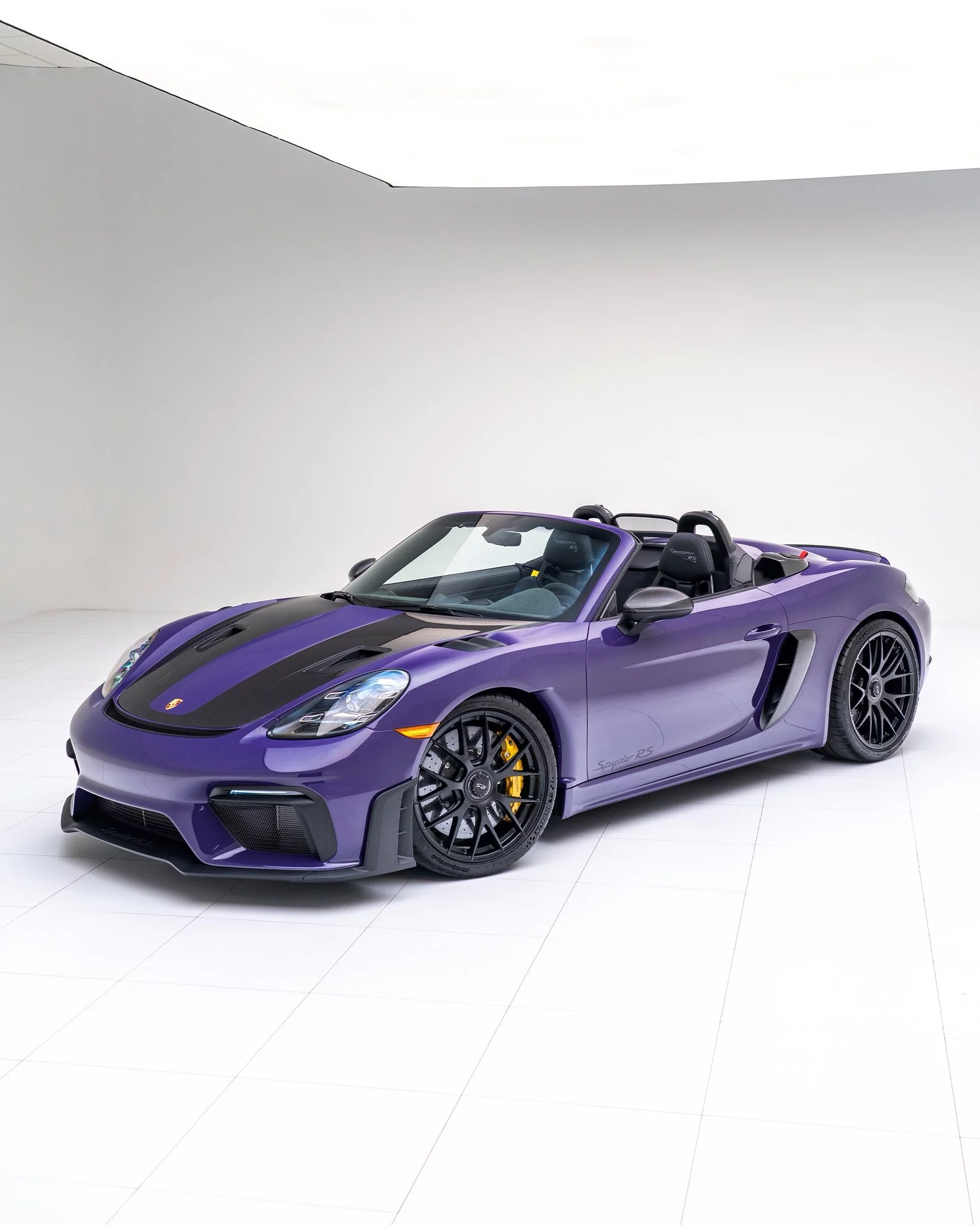 Ultraviolet Porsche 718 Spyder RS