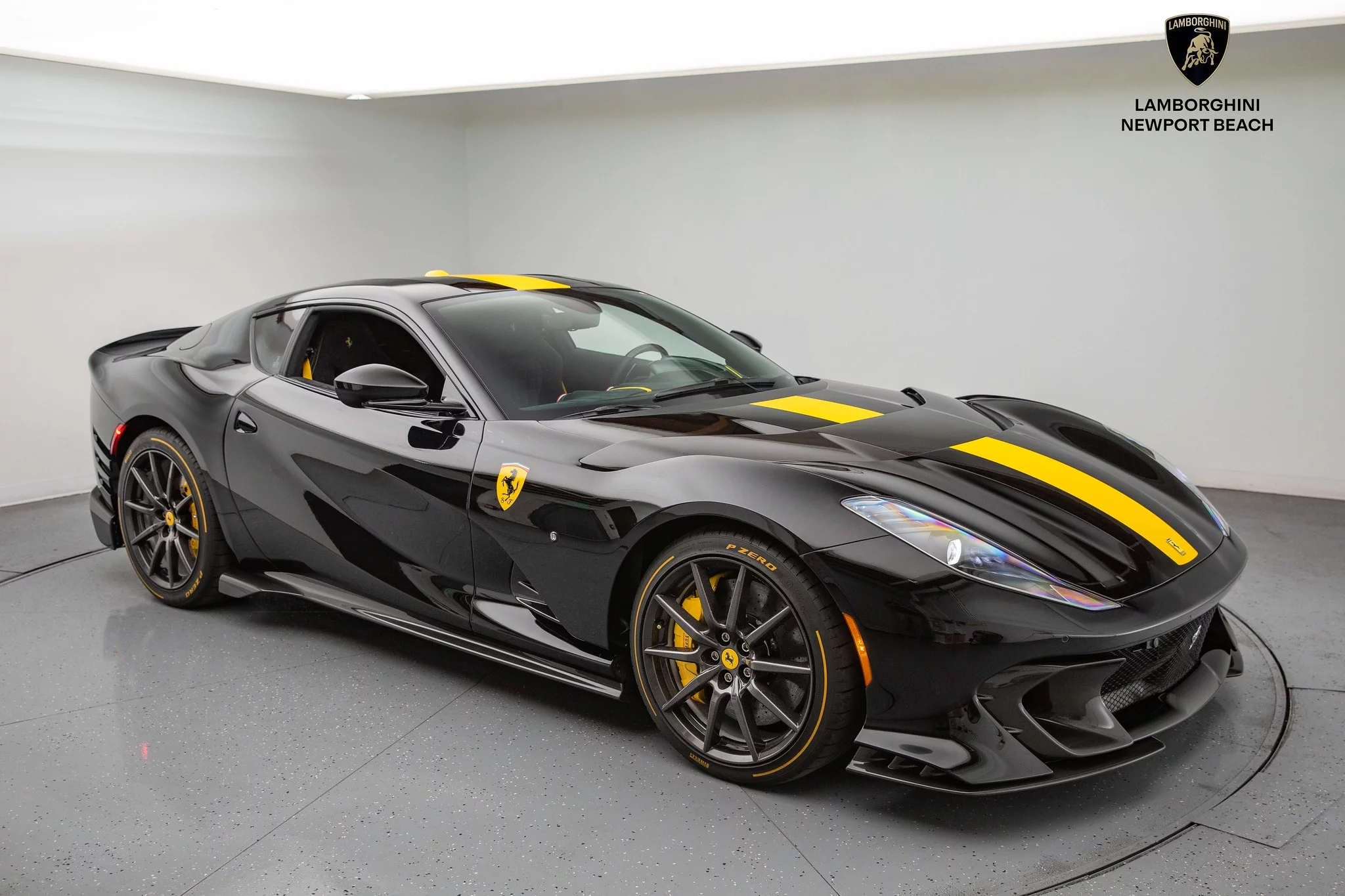 Nero DS Ferrari 812