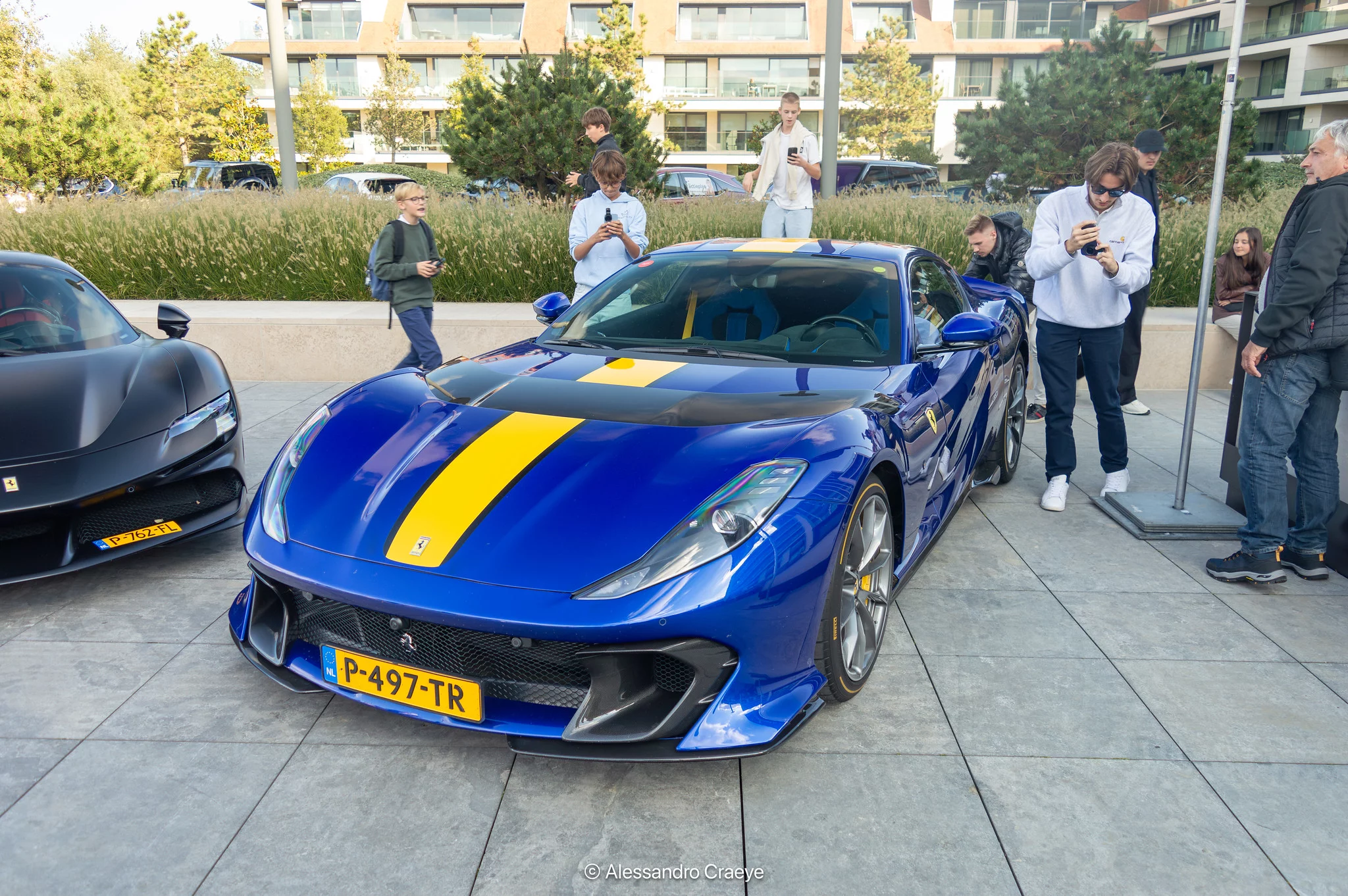 Blu Elettrico Ferrari 812