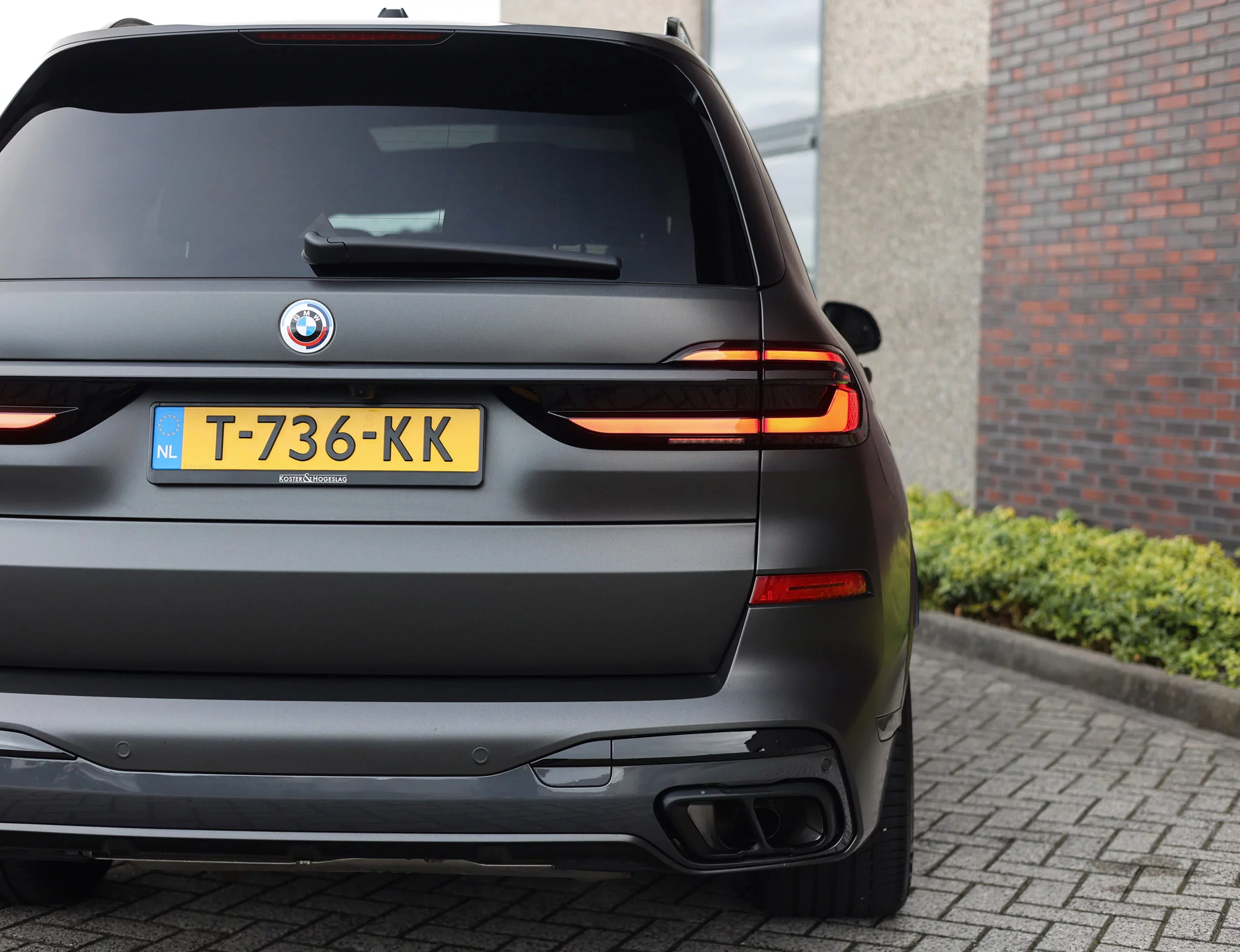Frozen Deep Grey BMW X7