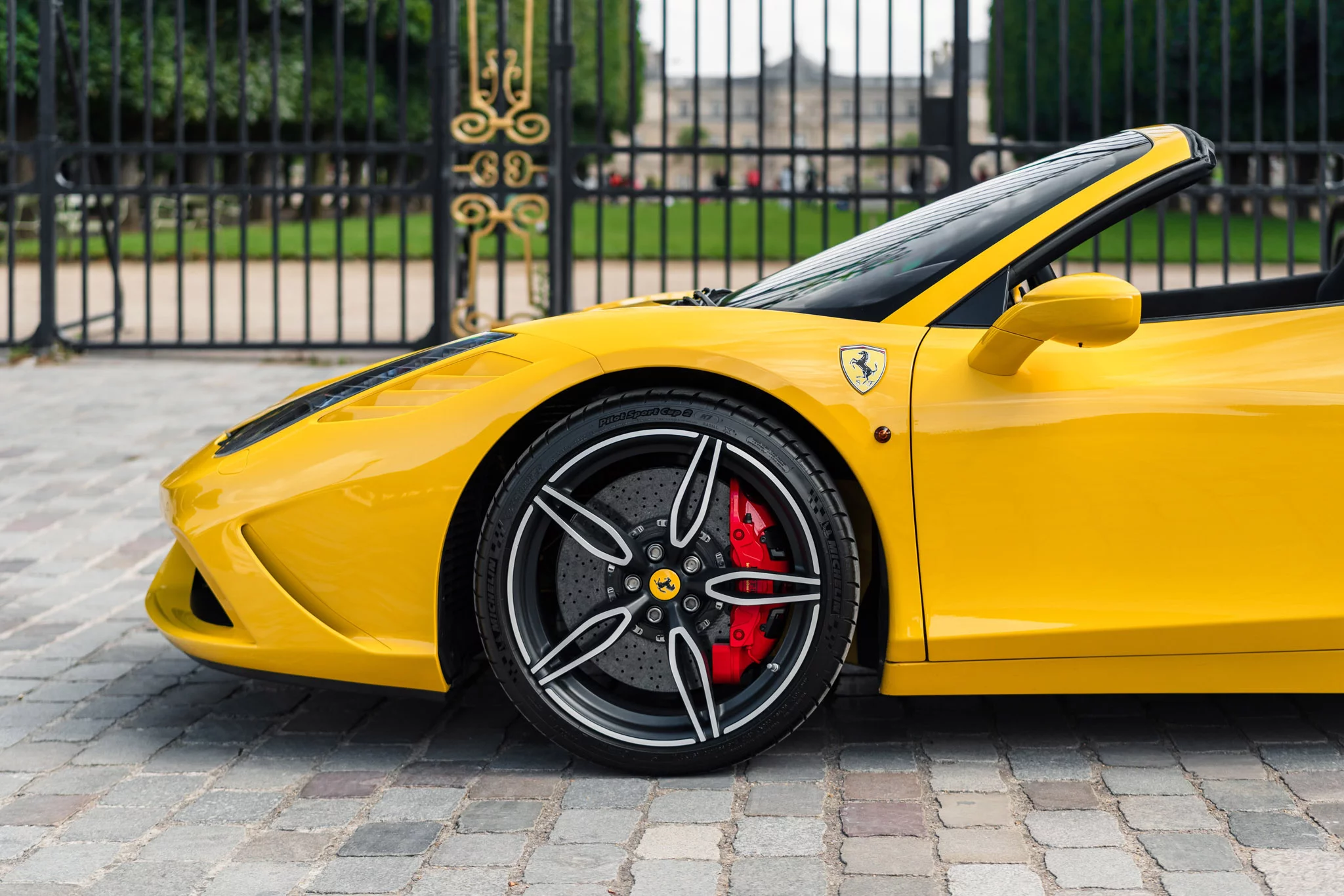 Giallo Modena Ferrari 458