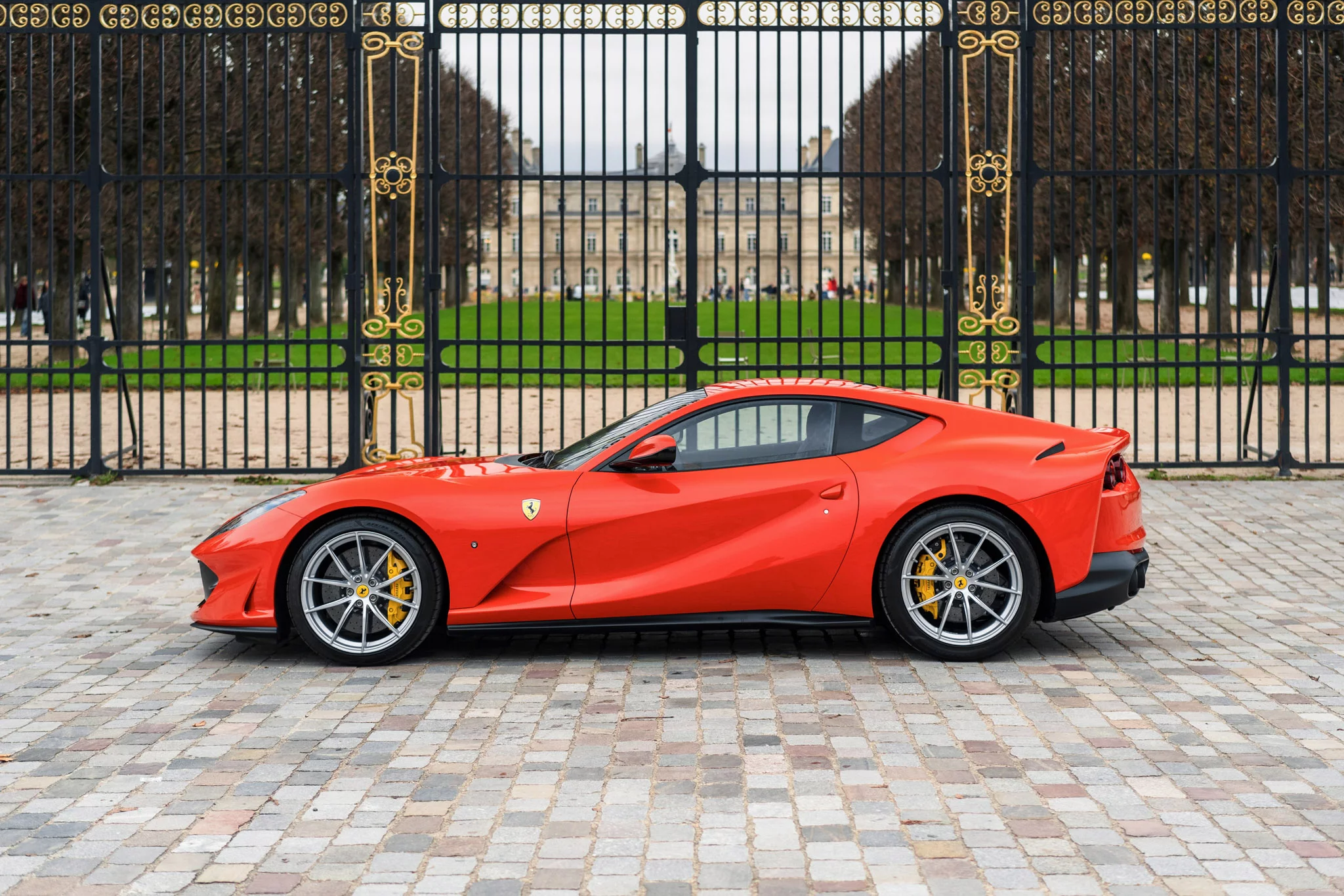 Rosso Dino Ferrari 812