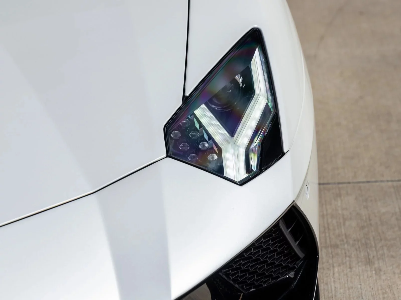 Balloon White Lamborghini Aventador