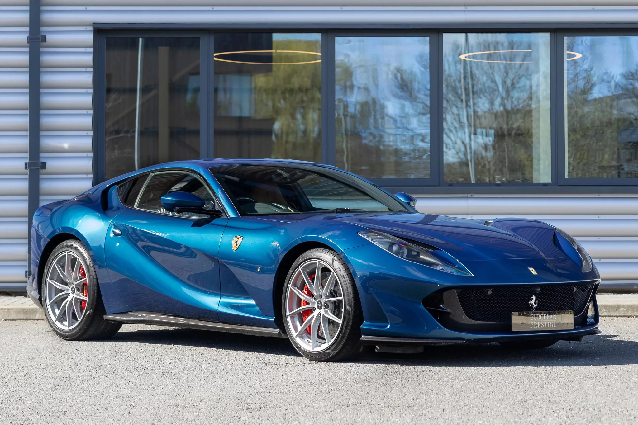 Blu Abu Dhabi Ferrari 812