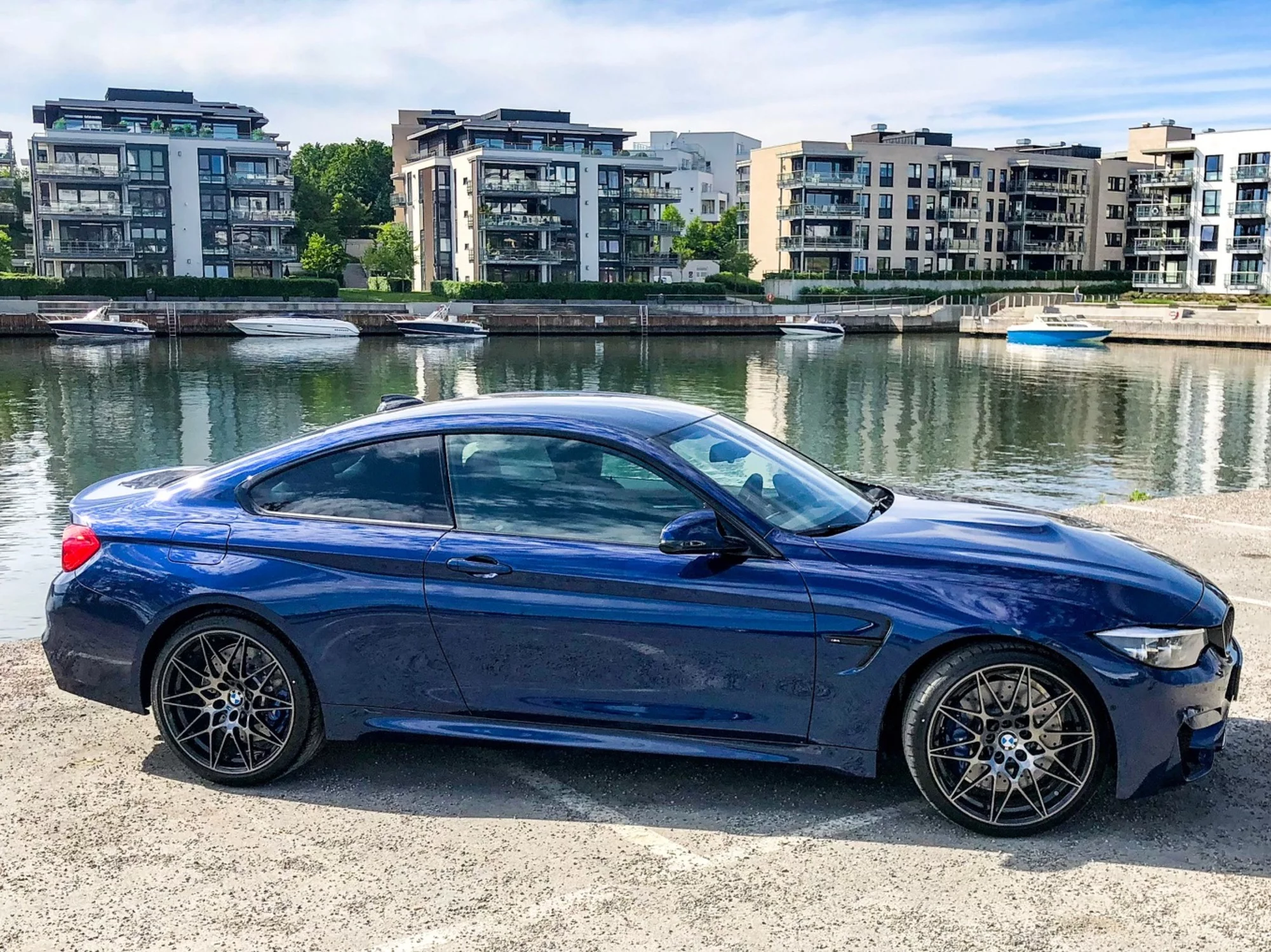 Blue Hera Mica BMW M4