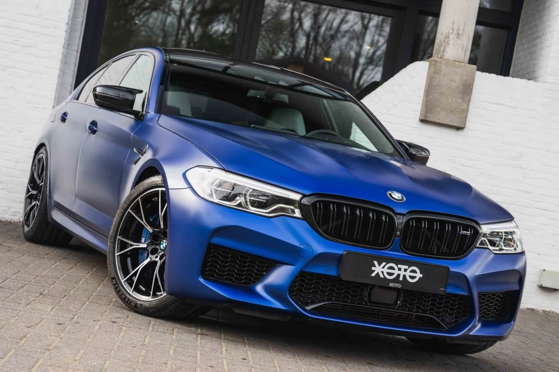 Frozen Marina Bay Blue BMW M5