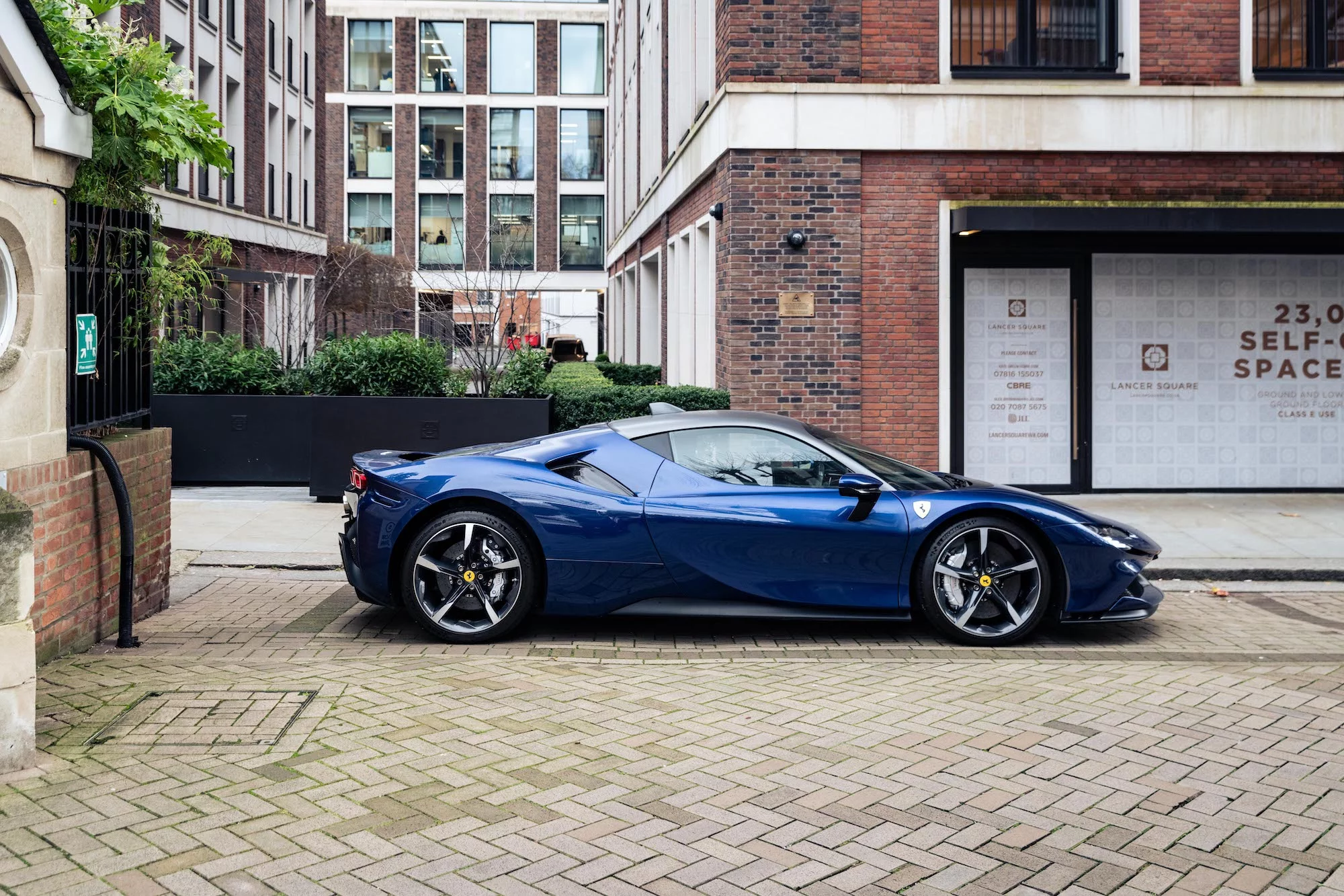 Blu Tour de France Ferrari SF90