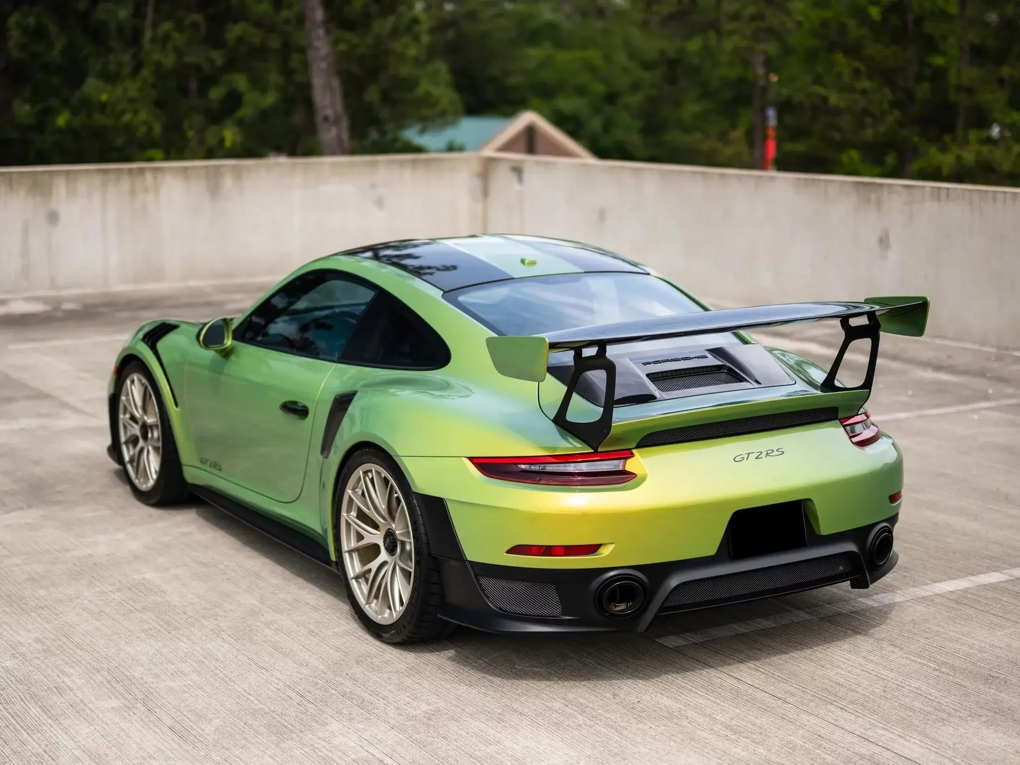 Python Green Chromaflair Porsche 911 GT2 RS
