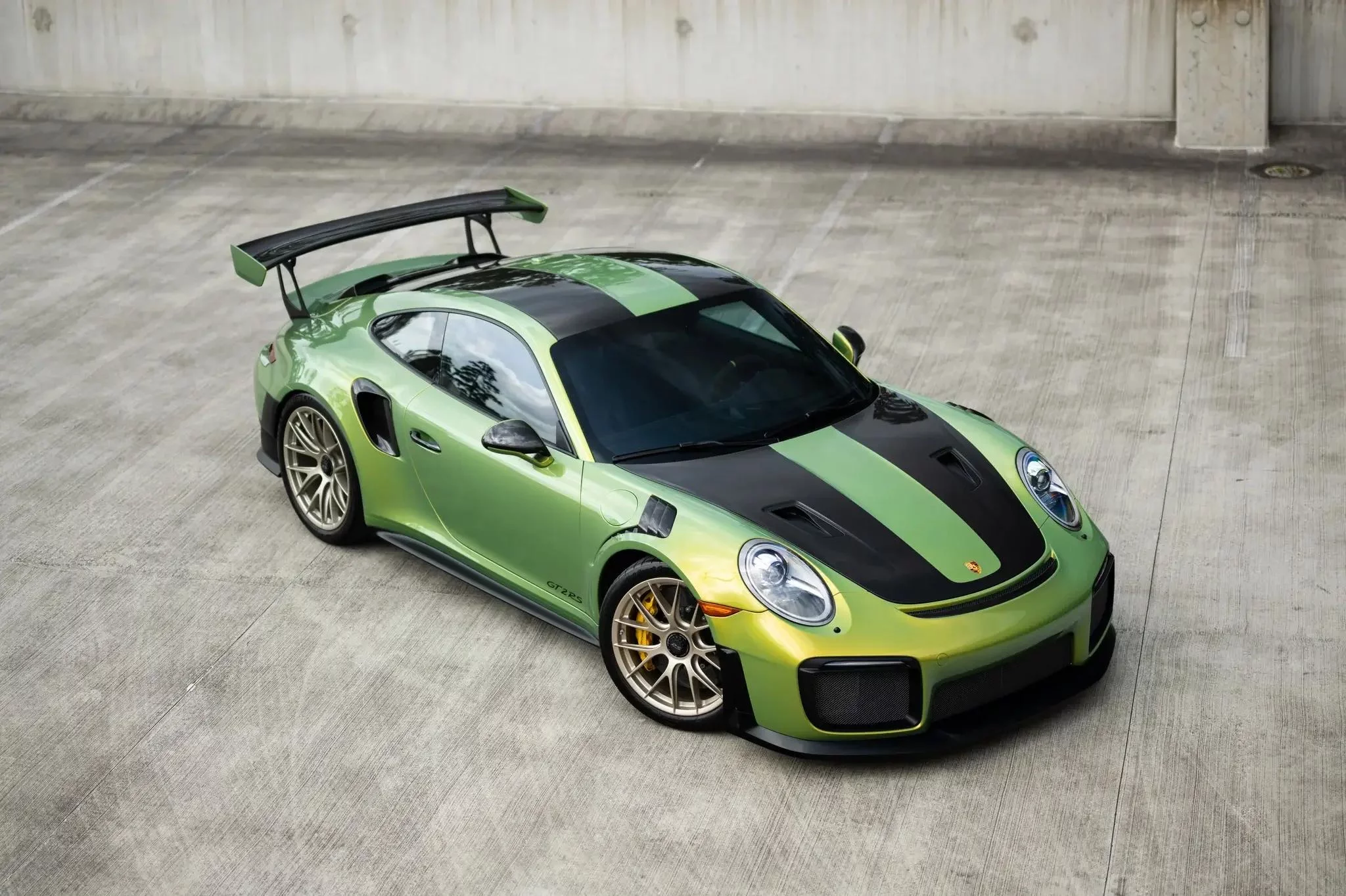 Python Green Chromaflair Porsche 911 GT2 RS