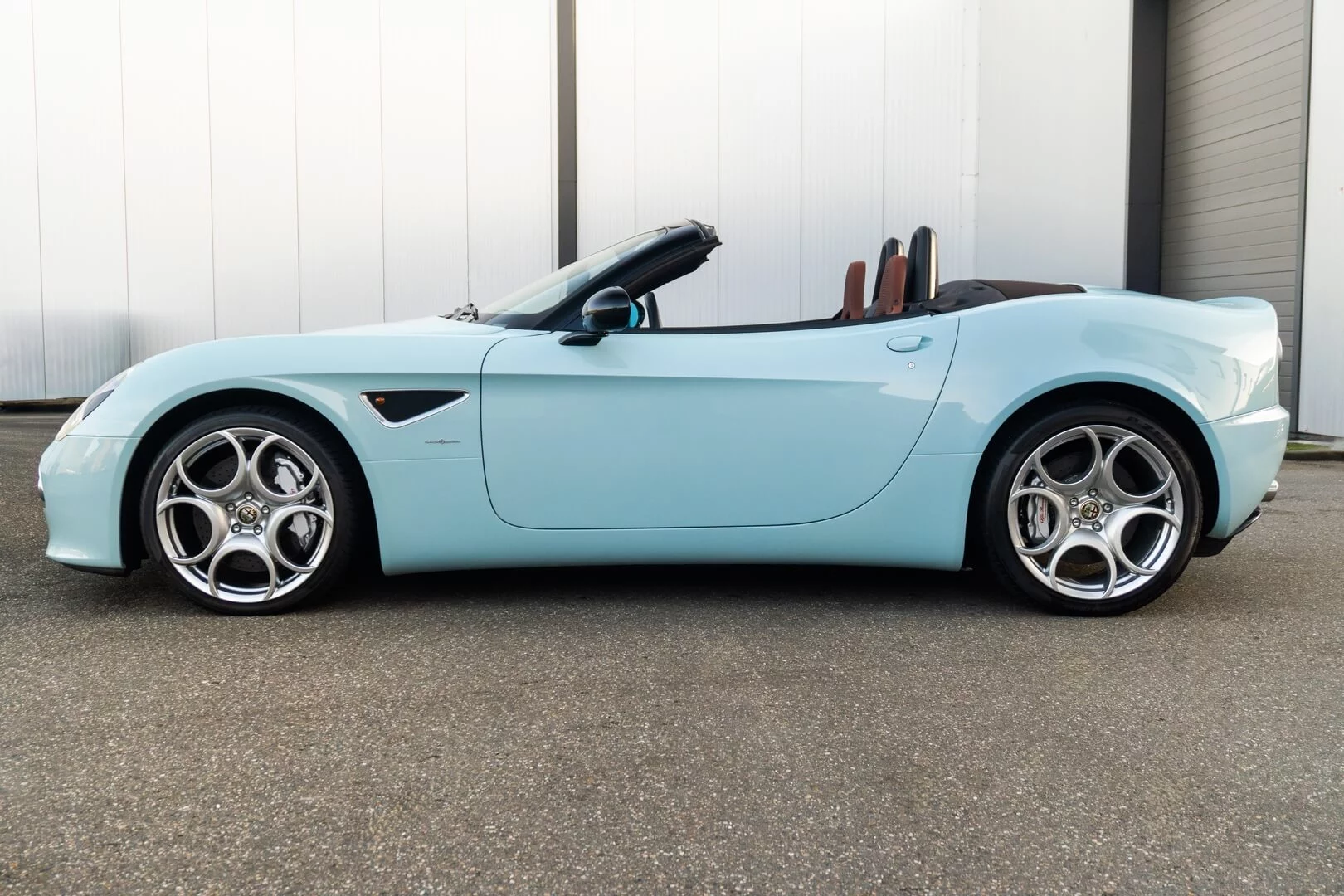 Celeste Alfa Romeo 8C