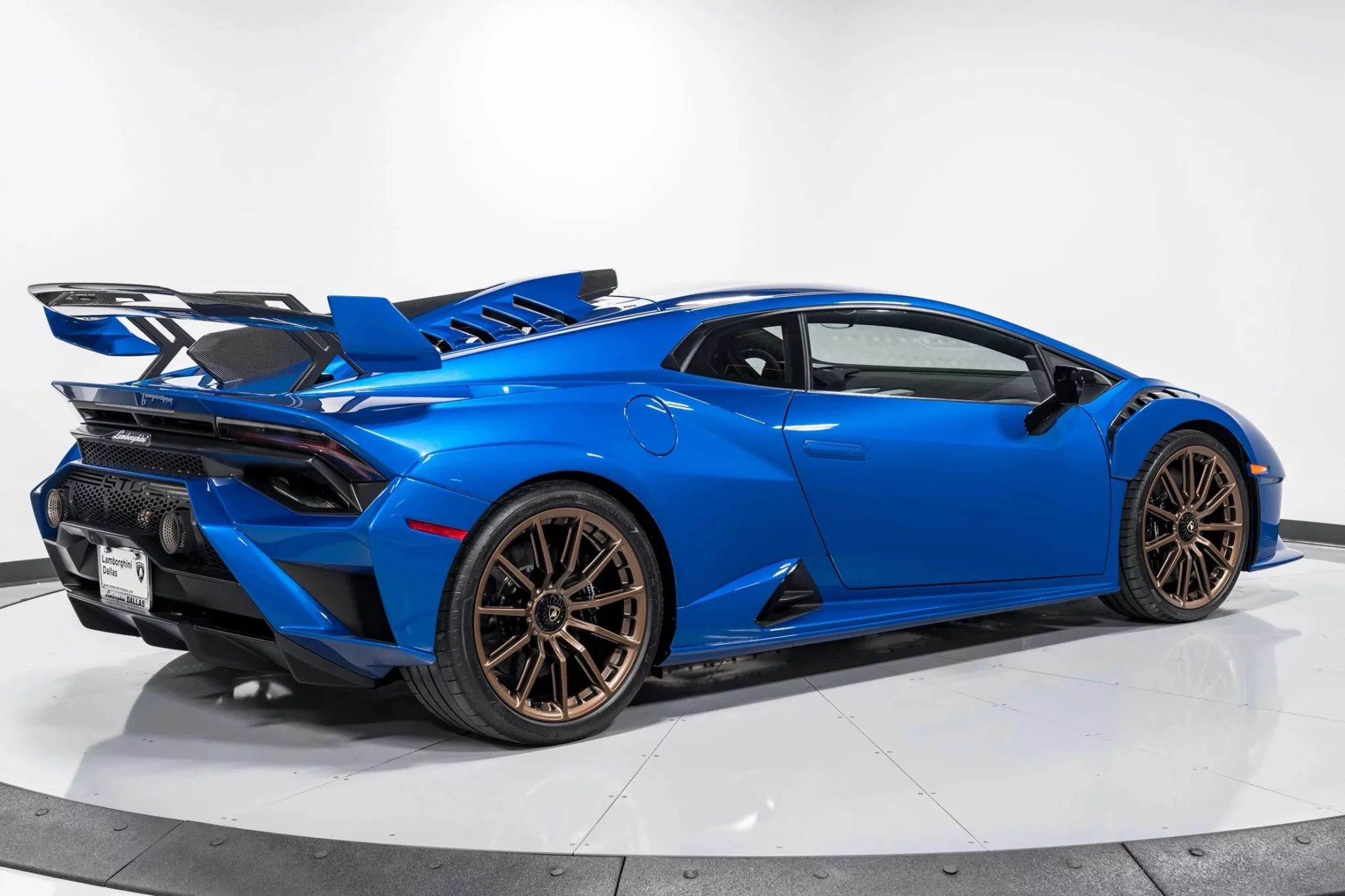 Blu Eleos Lamborghini Huracán